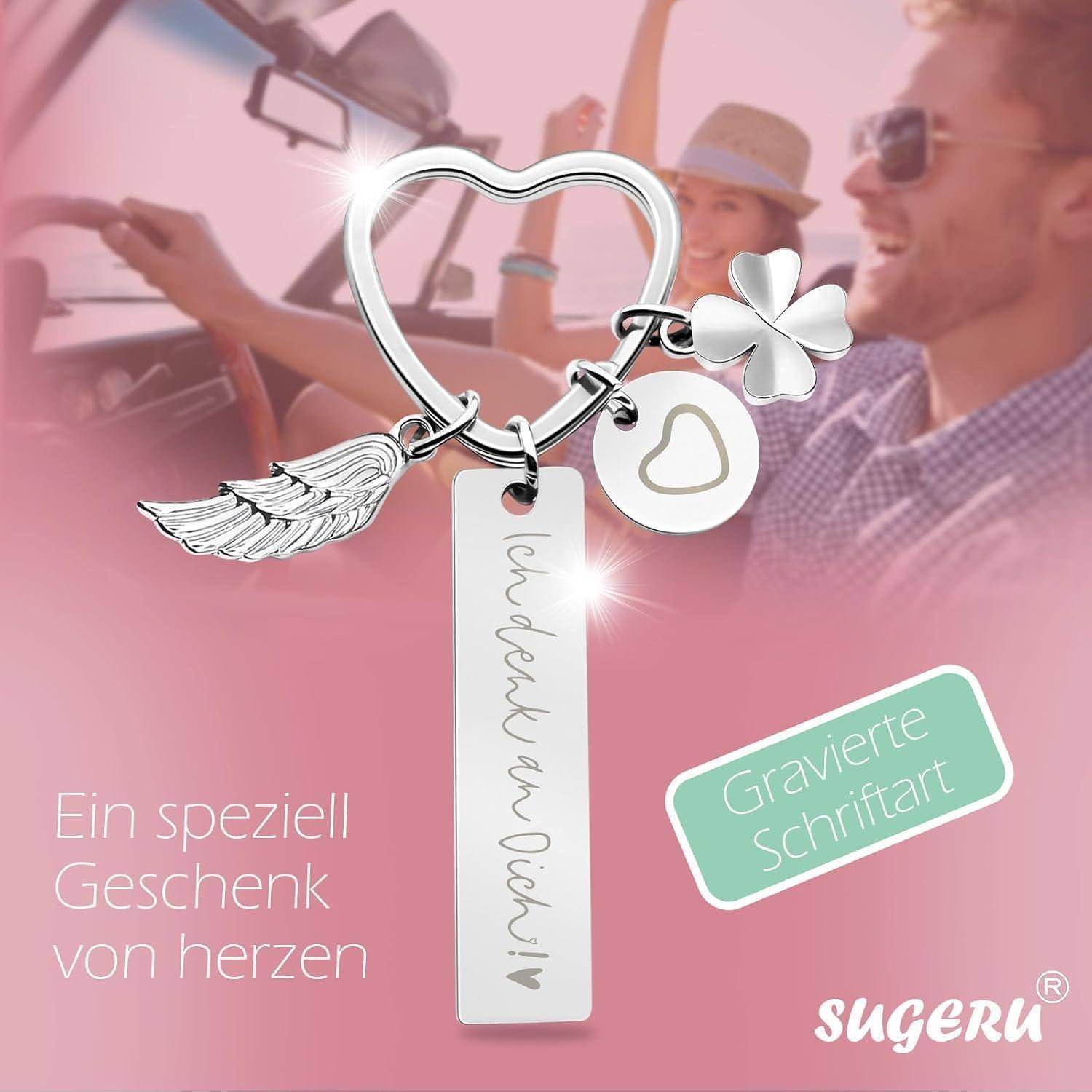Herzförmiger Schlüsselanhänger mit Anhängern, auf dem 