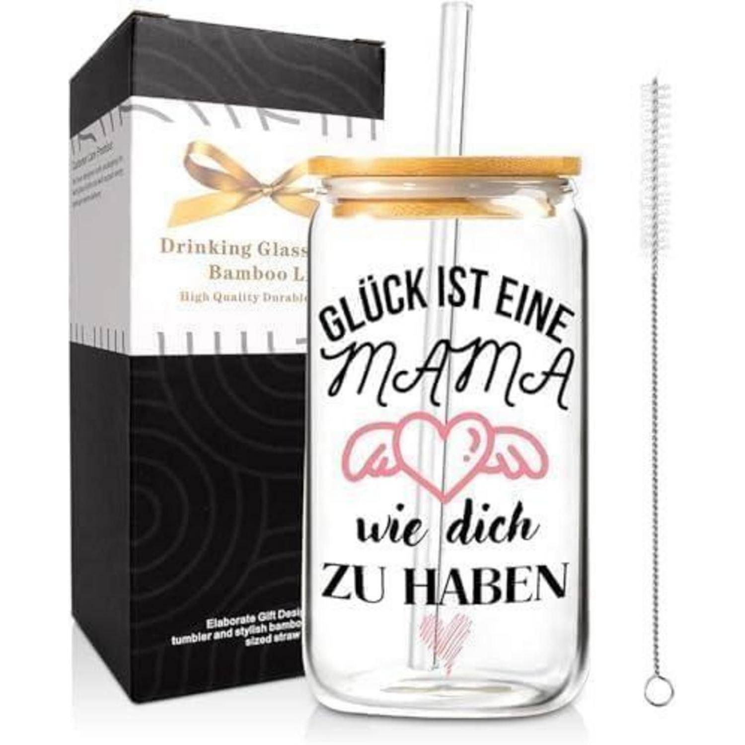 Trinkglas mit Deckel und Strohhalm, graviert mit 'GLÜCK IST EINE MAMA WIE DICH ZU HABEN' und einer Herzillustration; Geschenkbox inklusive.
