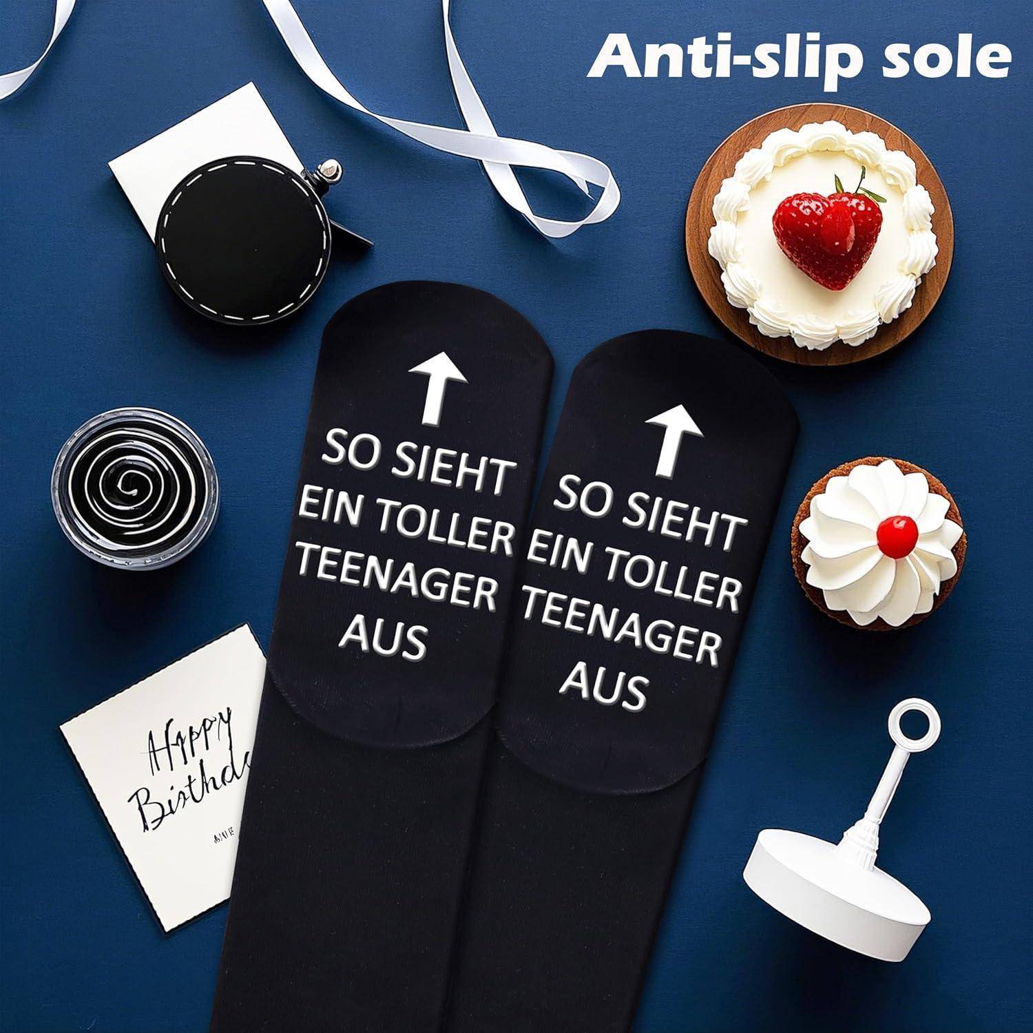 Das Bild zeigt ein Paar lange schwarze Socken mit dem Text 