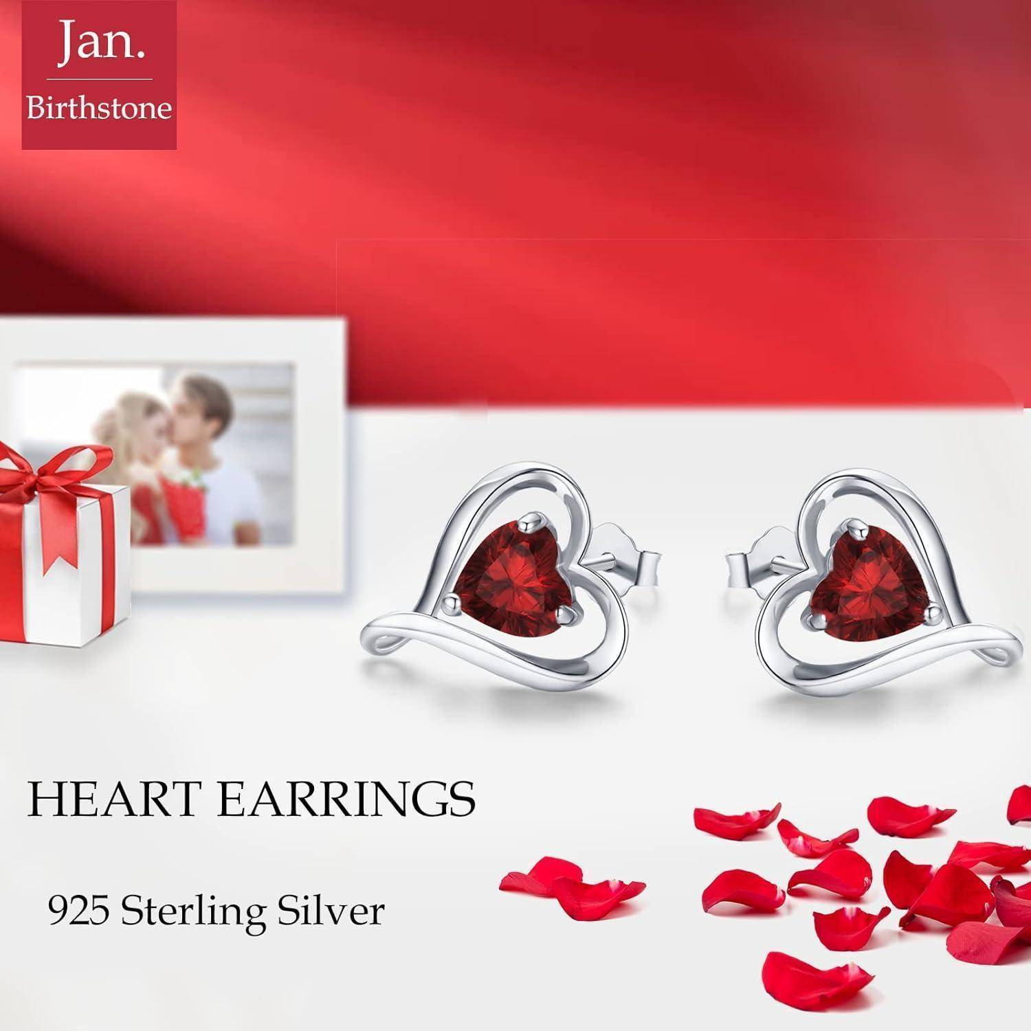 Silberne herzförmige Ohrringe mit roten Steinen, Geschenkbox und Familienfoto; Text: 'Jan. Geburtsstein', 'Herz-Ohrringe', '925 Sterlingsilber'.