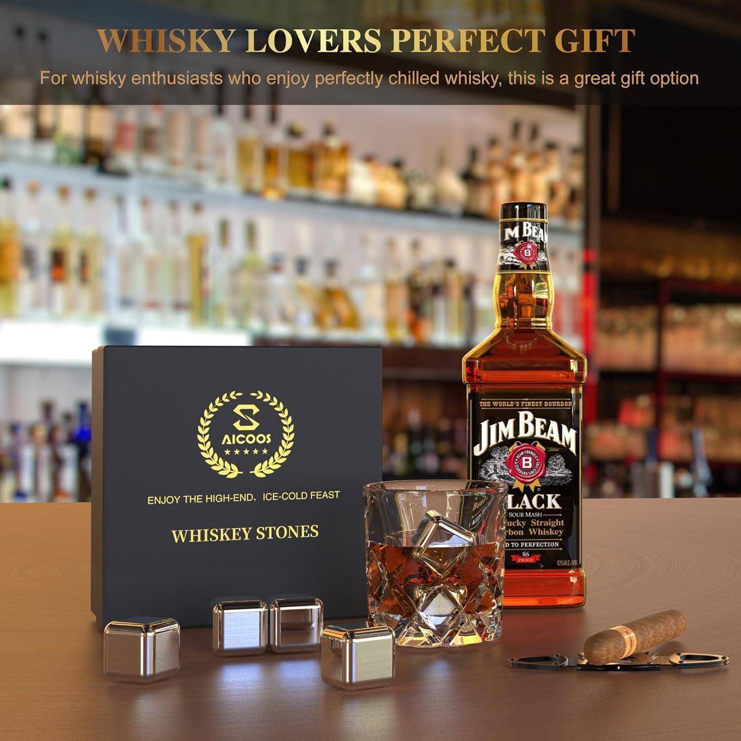 Whisky-Geschenkset mit Whiskeysteinen und einer Flasche, beschriftet mit 'PERFEKTES GESCHENK FÜR WHISKEY-LIEBHABER'. Ideal für gekühlten Whiskeygenuss.