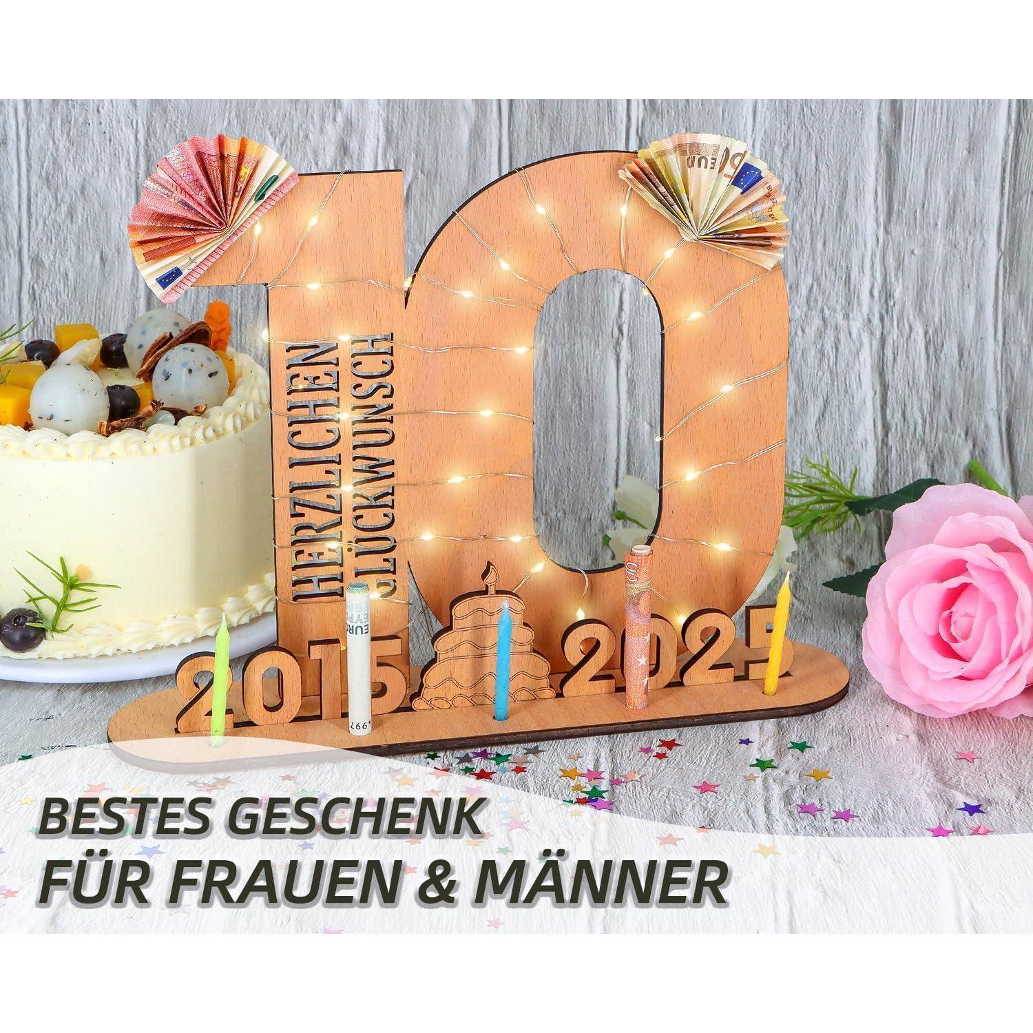 Eine beleuchtete Holz-'10' mit Lichterketten neben einer Torte und einer Rose, markiert mit '2013' und '2023', mit dem Text 'Bestes Geschenk für Frauen & Männer'.