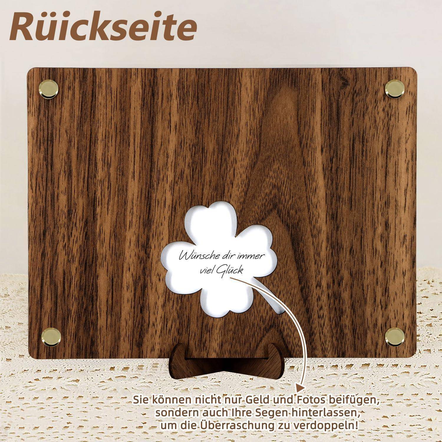 Ein Holzschild mit einem Kleeblatt-Design und dem Text 