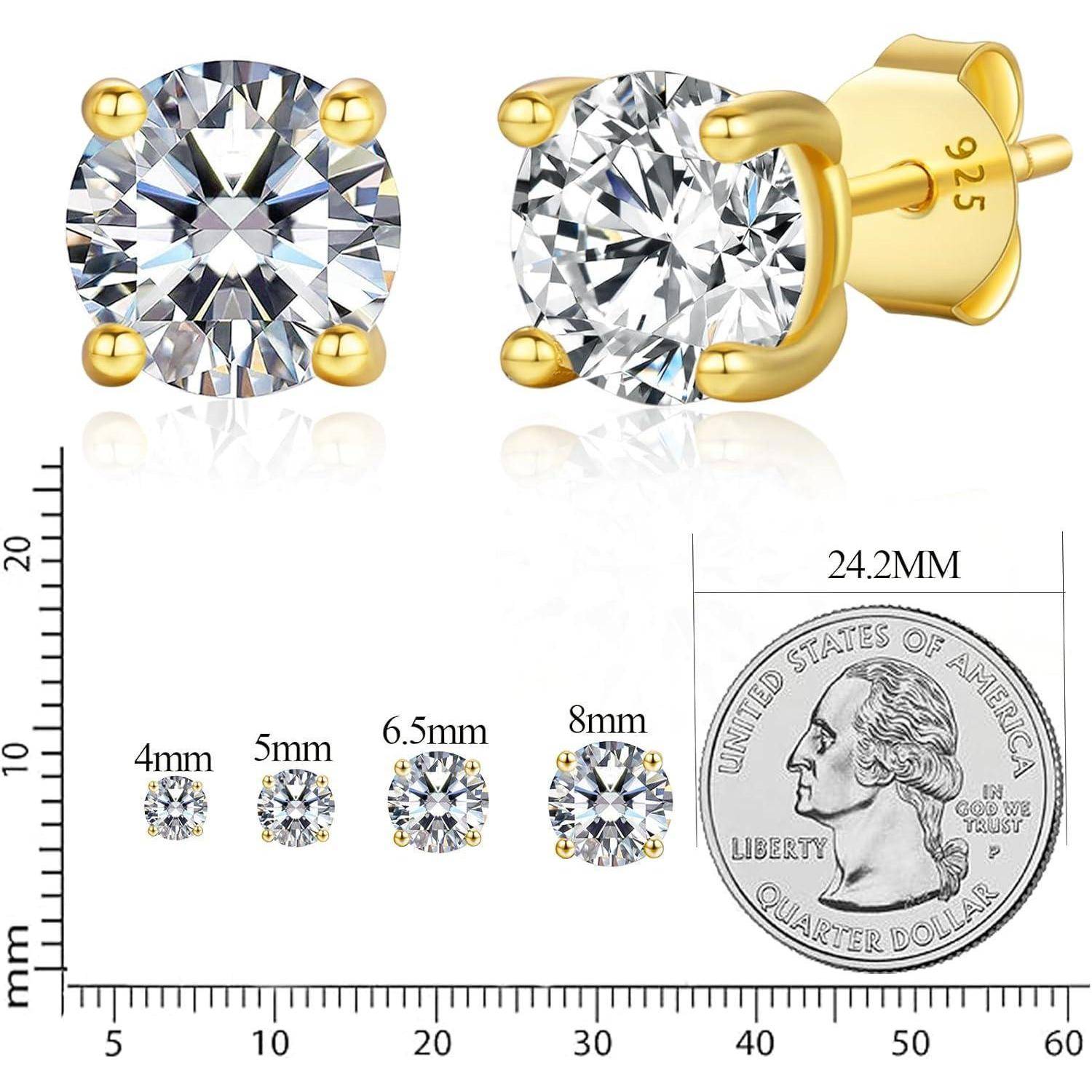 Gold-Ohrstecker mit runden, klaren Steinen in verschiedenen Größen (4mm, 5mm, 6,5mm, 8mm), neben einer US-Vierteldollar-Münze zur Größenbestimmung.