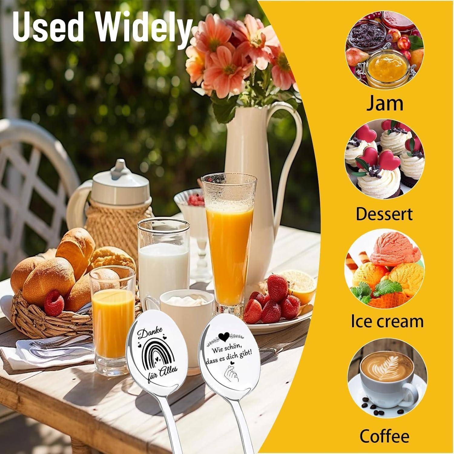 Frühstückstisch mit Saft, Kaffee und Gebäck links. Rechts zeigen beschriftete Bilder Marmelade, Dessert, Eis und Kaffee.