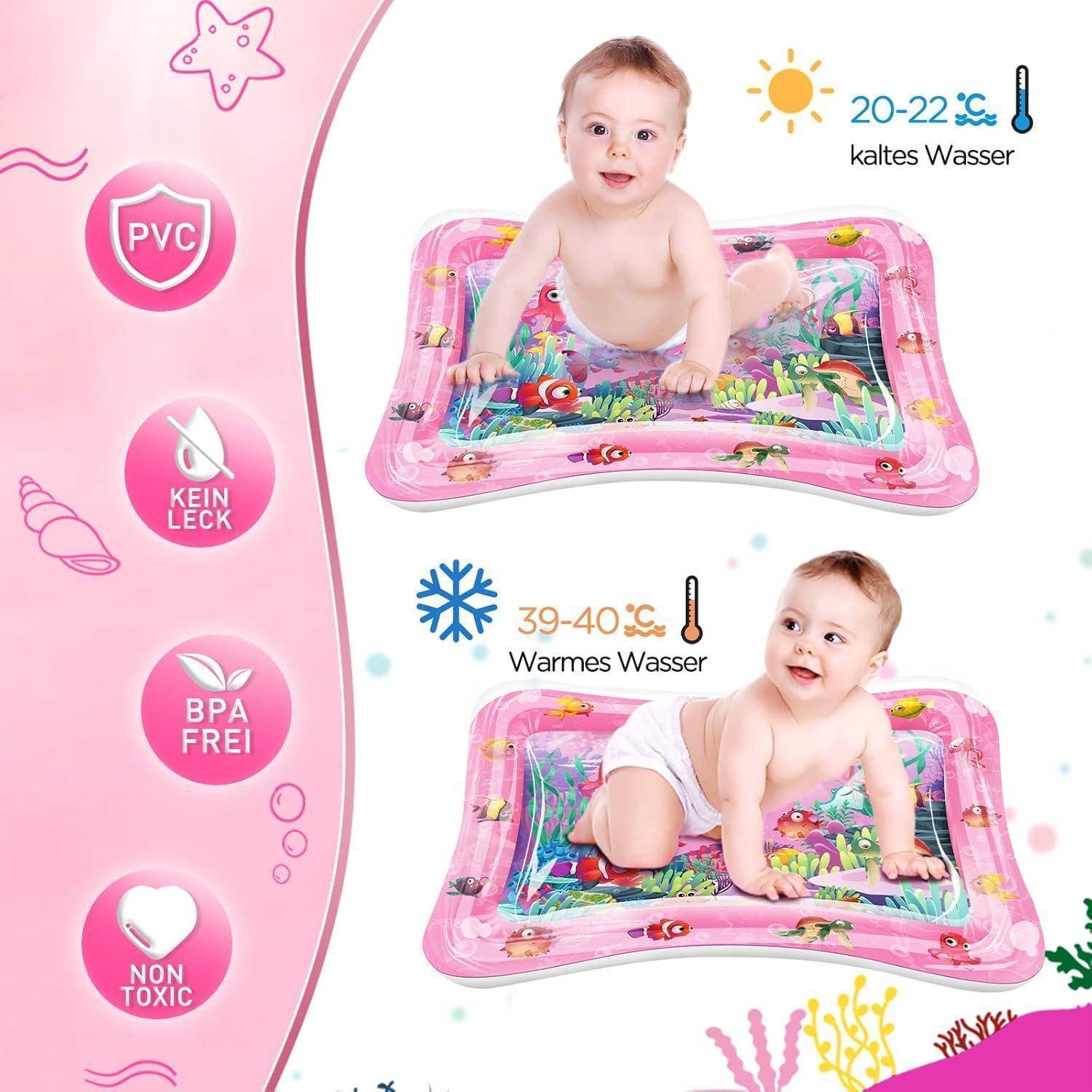 Bild zeigt zwei Babys, die auf rosa aufblasbaren Wassermätten mit Meerestiermotiven spielen. Etiketten weisen darauf hin, dass das Material PVC ist, nicht giftig, auslaufsicher, BPA-frei, mit Temperaturicons: 20-22°C für kaltes Wasser, 39-40°C für warmes Wasser.