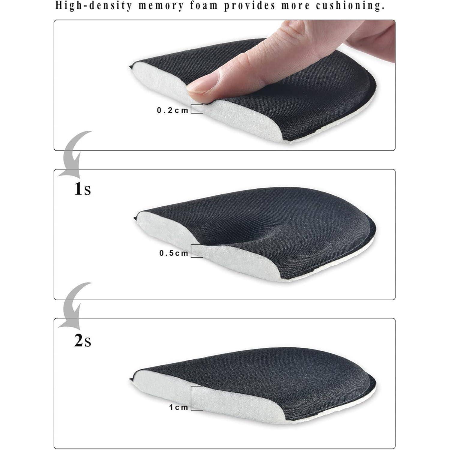 Eine Hand drückt auf ein schwarzes Kissen und komprimiert es von 0,2 cm auf 1 cm innerhalb von 2 Sekunden und veranschaulicht dabei die Dämpfungseigenschaft von Memoryschaum.