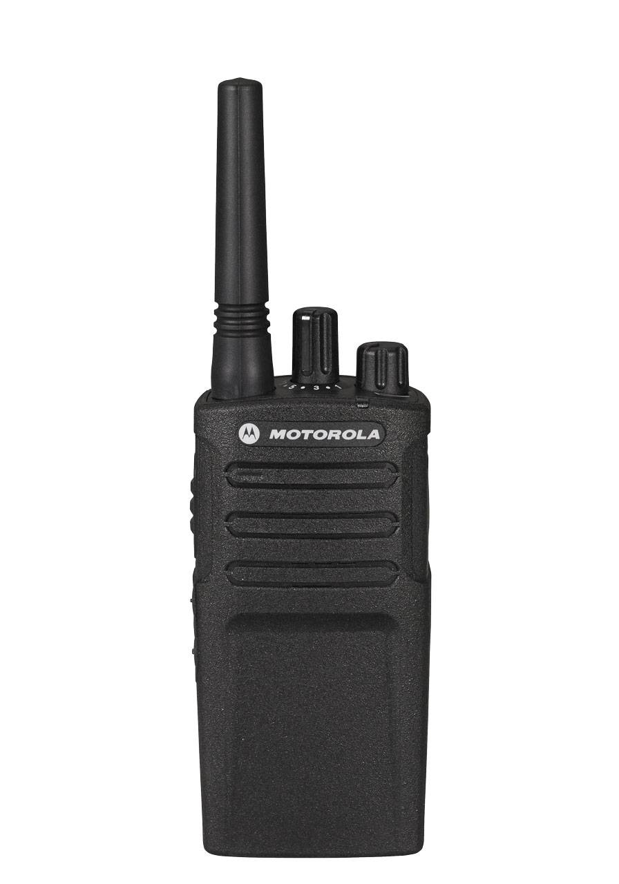 Ein schwarzes Funkgerät mit dem 'Motorola' Logo, ausgestattet mit einer Antenne, Lautsprechergitter und Bedienknöpfen, das zur Kommunikation verwendet wird.