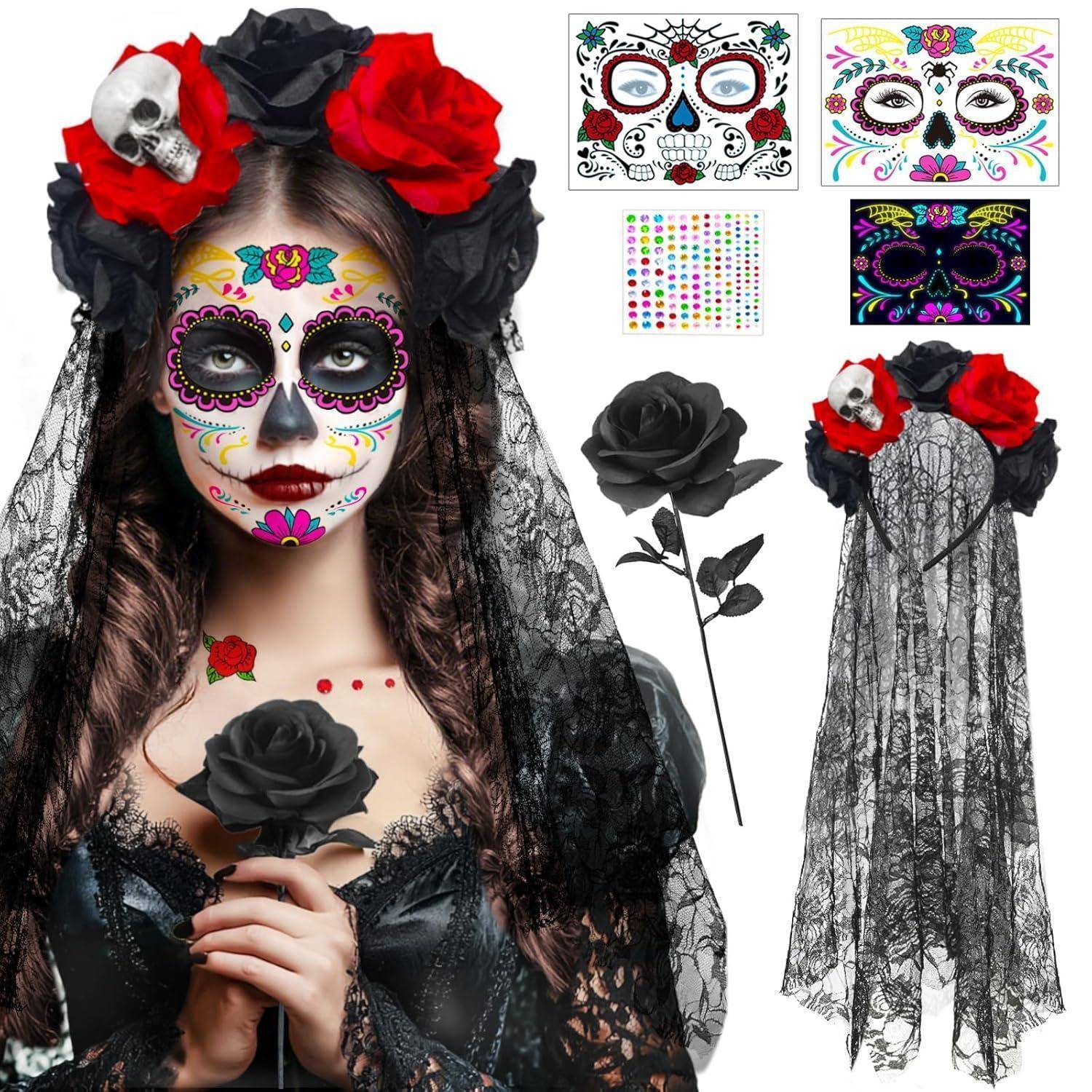 Eine Frau, gekleidet in Día de los Muertos-Kleidung mit Gesichtsmalerei und einem Blumenkranz. Verschiedene Gesichtsmalerei-Designs und eine schwarze Rose sind zu sehen.