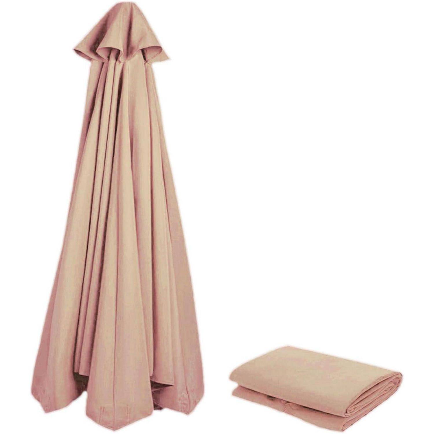 Beige Outdoor-Schirmbezug stehend dargestellt, mit einem identischen zusammengefalteten Bezug daneben platziert.