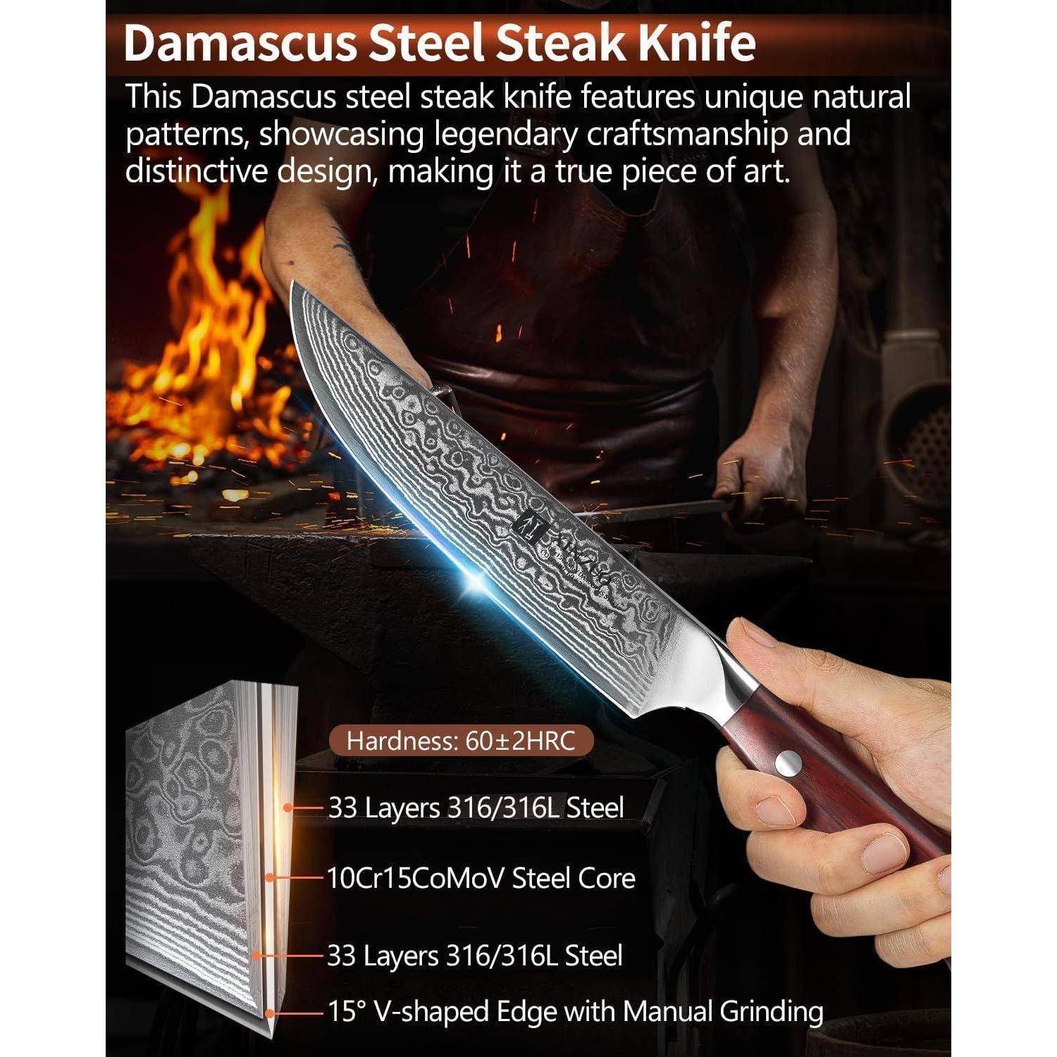 Hand hält ein Damaszener Steakmesser mit intrikatem Muster und scharfer Schneide, wobei die Handwerkskunst und Härte von 60±2 HRC hervorgehoben werden.