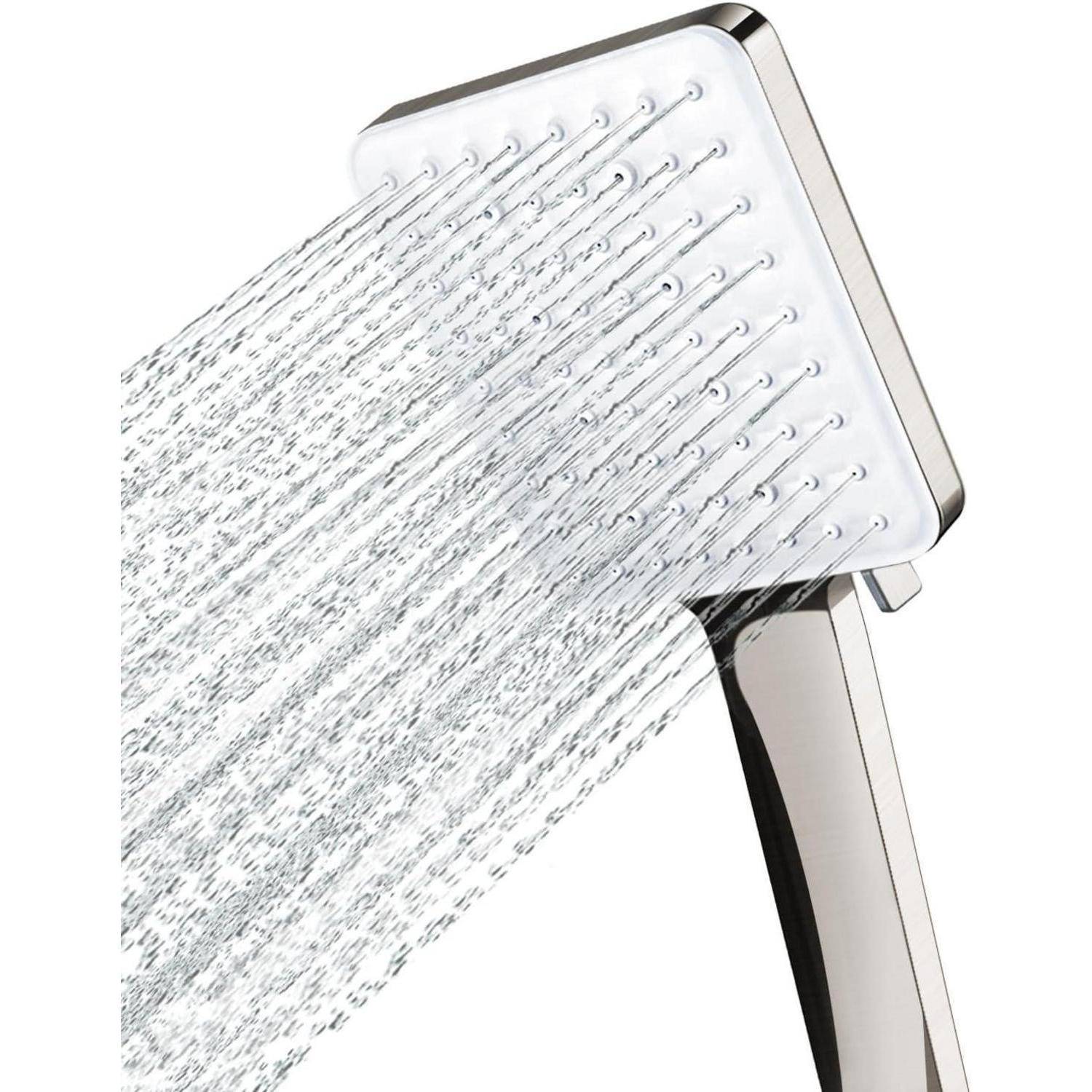 Eine Handbrause mit Wasserströmen, die nach unten sprühen und ein schlankes, modernes Design mit mehreren Düsen für eine vollständige Abdeckung aufweisen.