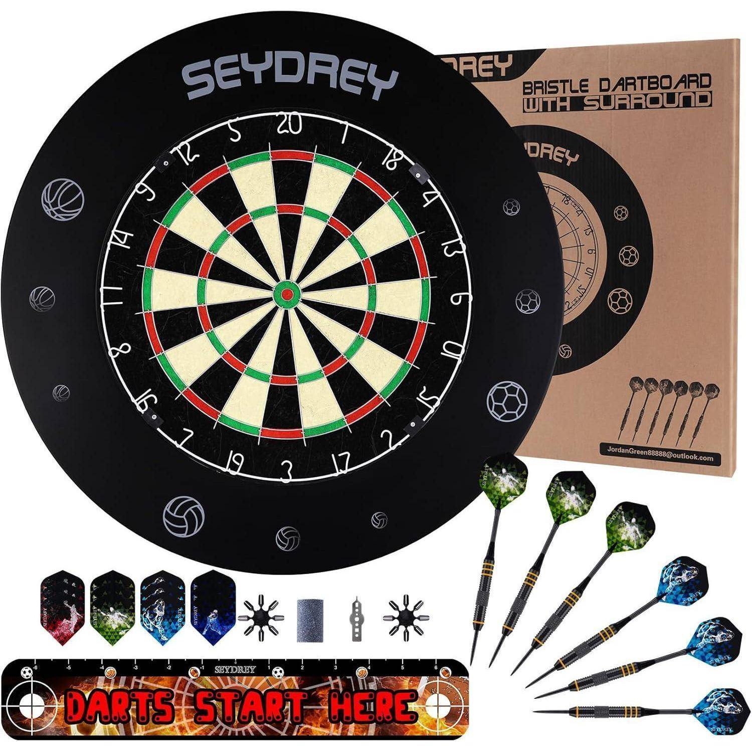 Dartscheibe-Set mit sechs Dartpfeilen, zusätzlichen Flights und einem Schild mit der Aufschrift 
