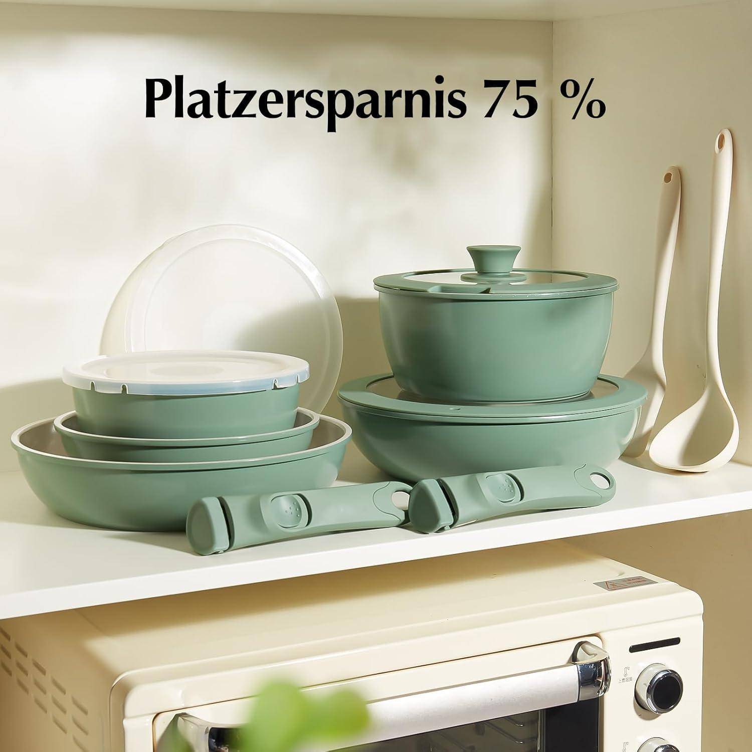 Grünes Küchengeschirr-Set auf einem weißen Regal mit dem Text 'Platzeinsparnis 75%', der eine 75%ige Platzersparnis bei der Lagerung anzeigt.