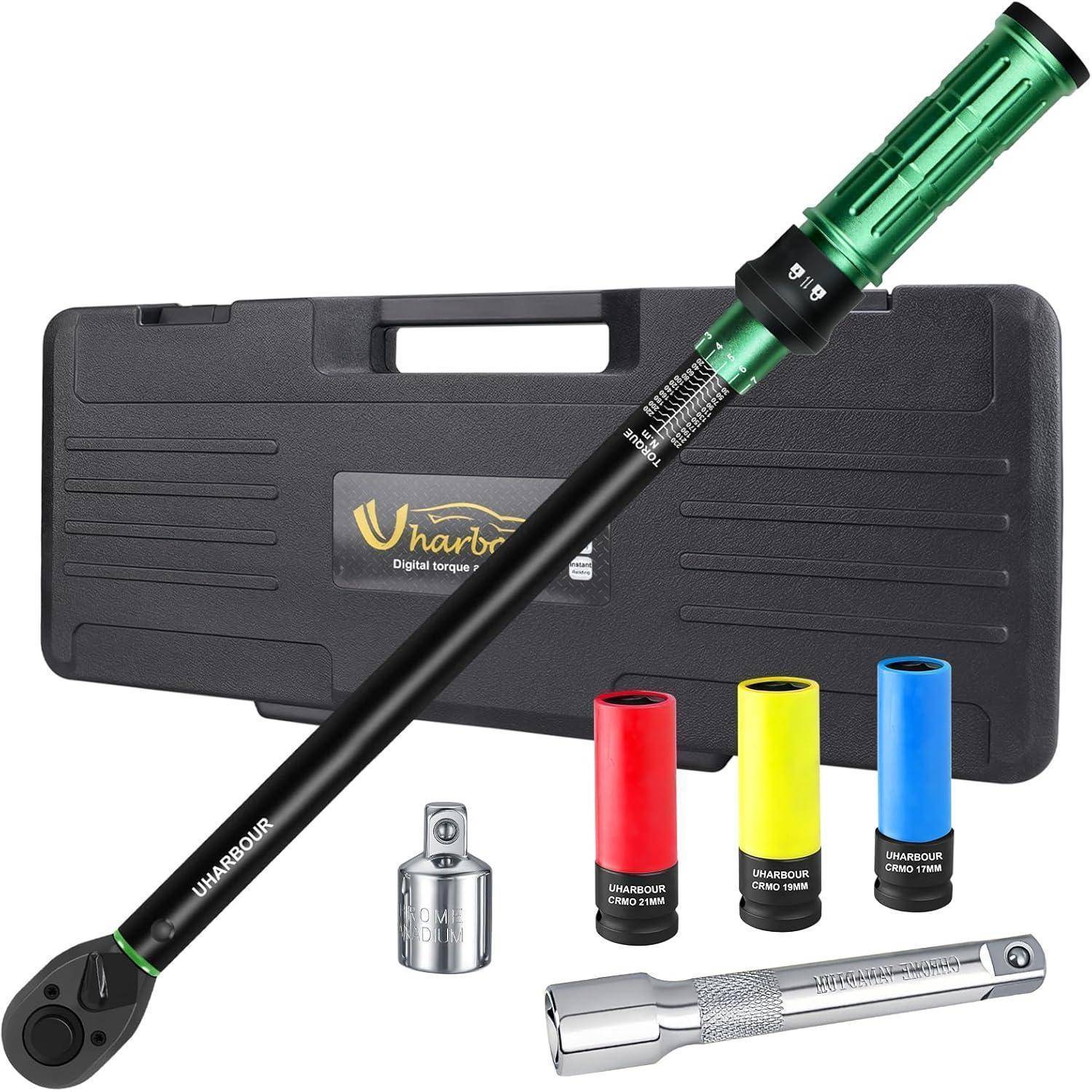 Drehmomentschlüssel-Set bestehend aus einem Drehmomentschlüssel, Verlängerungsstange, Adapter und drei farbigen Stecknüssen, inklusive Transportkoffer.