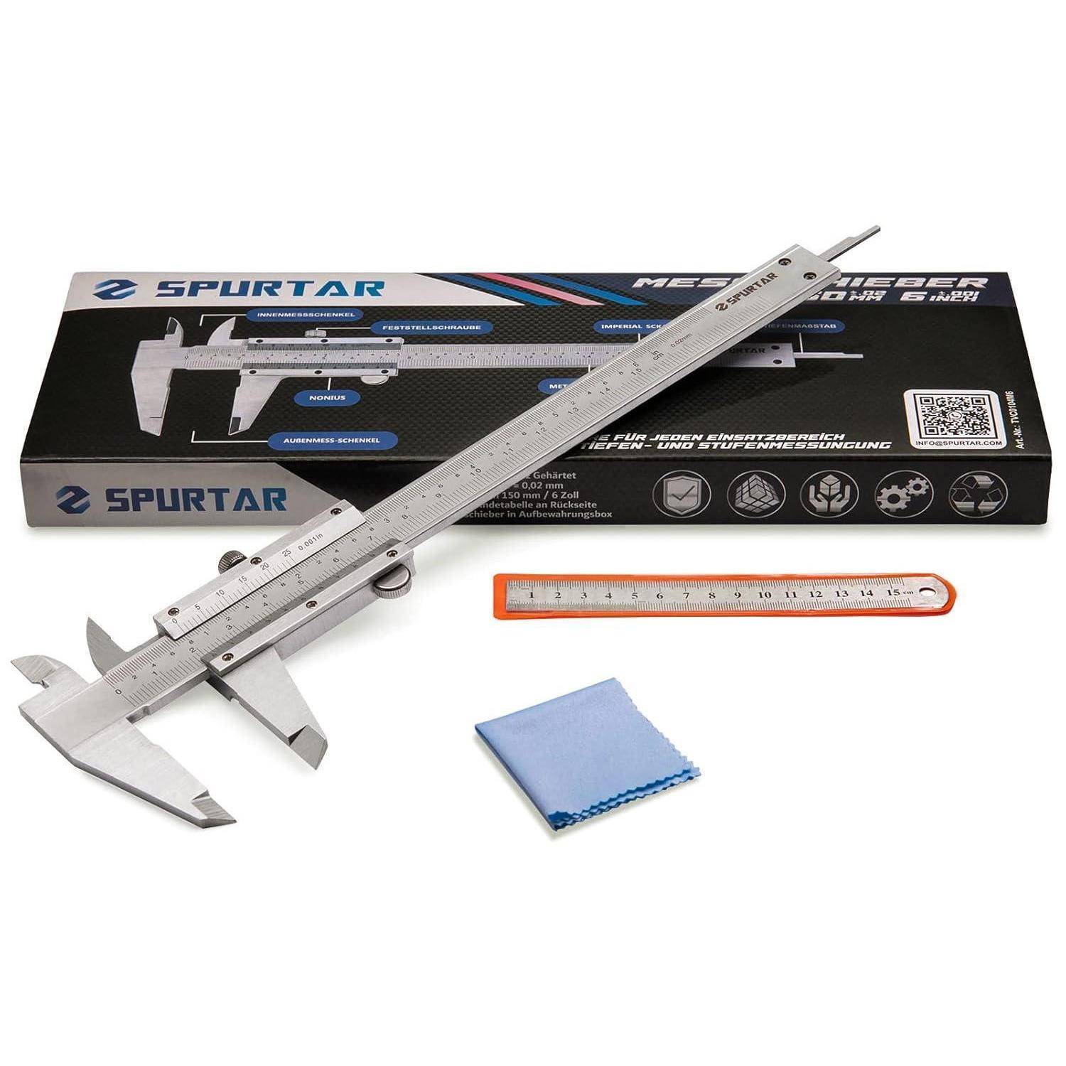 Metallischer Messschraubenschlüsselsatz mit einem Messwerkzeug, einem Reinigungstuch und einer Verpackungsbox, die Produktmarke und -eigenschaften zeigt.