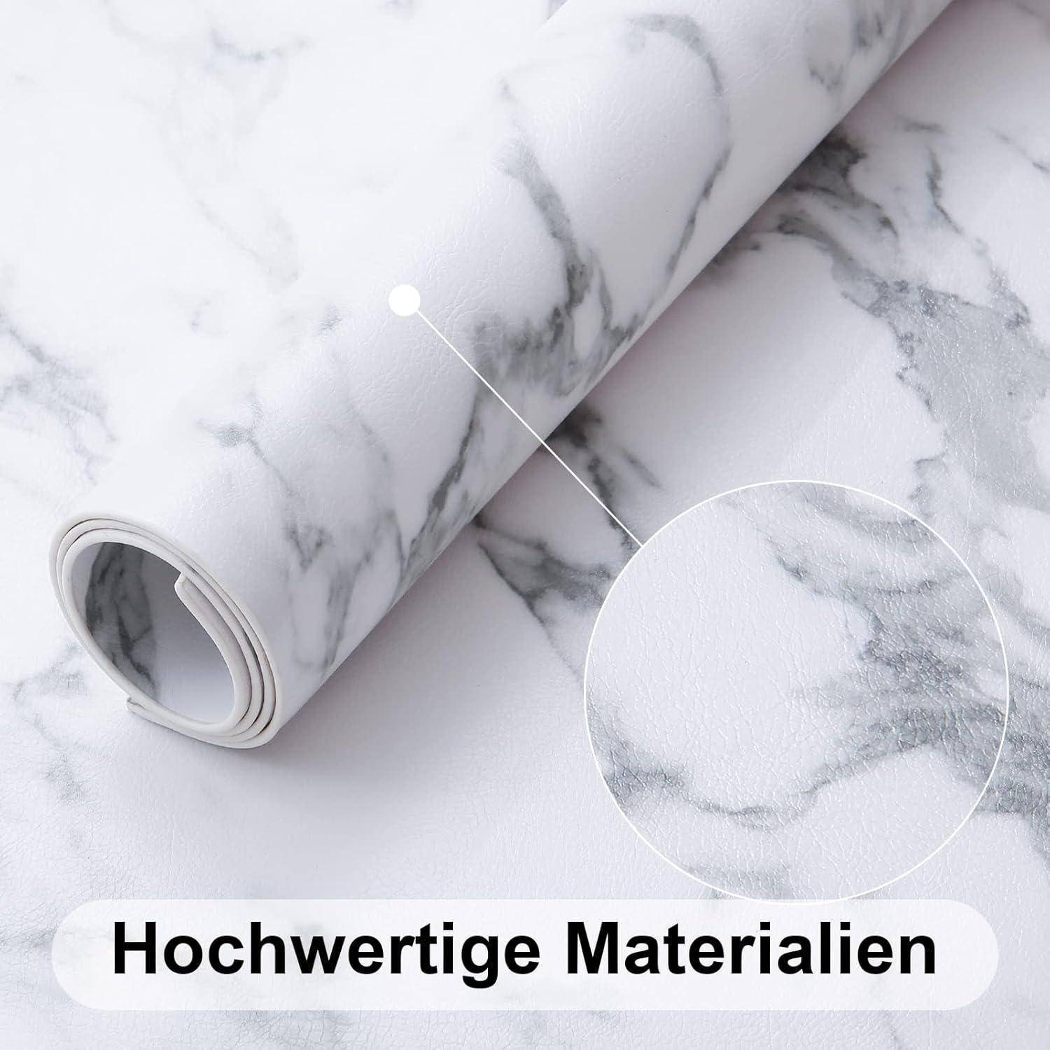 Eine Rolle Marmor-gemusterten Tapete mit einer Nahaufnahme, die Textur und Qualität hervorhebt. Der Text lautet 