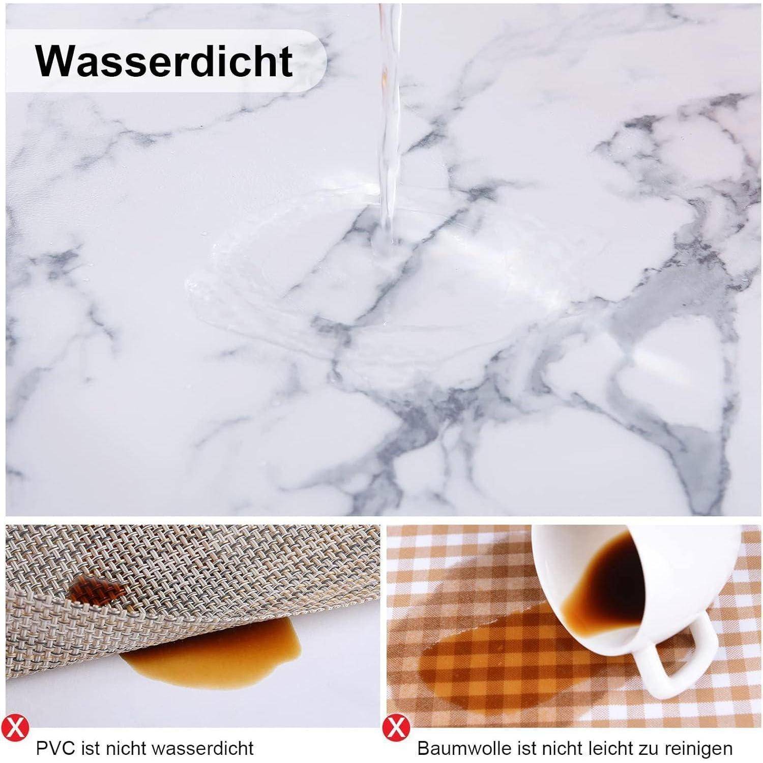 Wasserdicht' Text über einem Bild, das sich auf einer Marmoroberfläche sammelndes Wasser zeigt. Darunter absorbiert PVC Flüssigkeit, und ein Stoff zeigt die Absorption eines Kaffeeflecks.