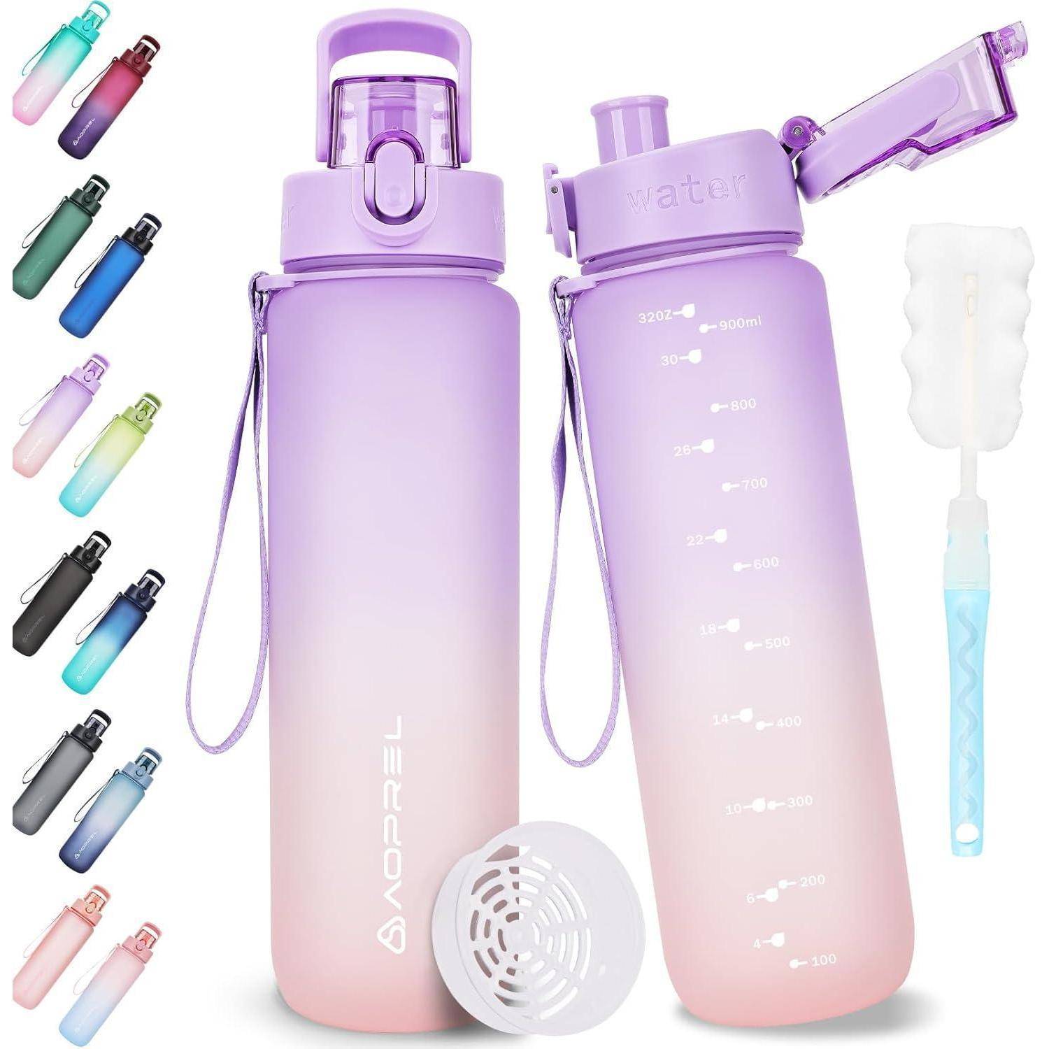 Lila-rosa Farbverlauf-Wasserflasche mit Zeitmarkierungen in verschiedenen Farben. Beinhaltet einen Deckel, einen Strohhalm und eine Reinigungsbürste.