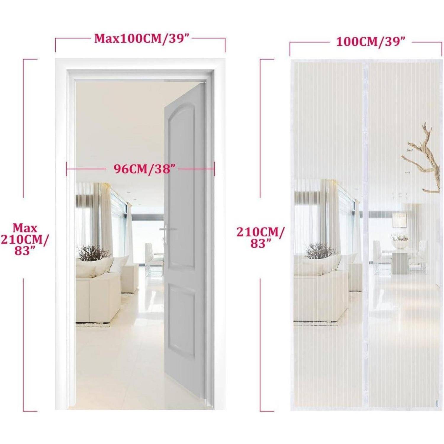 Bild, das eine Türöffnung mit einer grauen Tür auf der linken Seite und einem Maschennetz-Vorhang auf der rechten Seite zeigt. Die Abmessungen sind für beide beschriftet: Tür 96 CM/38'' breit, 210 CM/83'' hoch; Maschennetz 100 CM/39'' breit, 210 CM/83'' hoch.