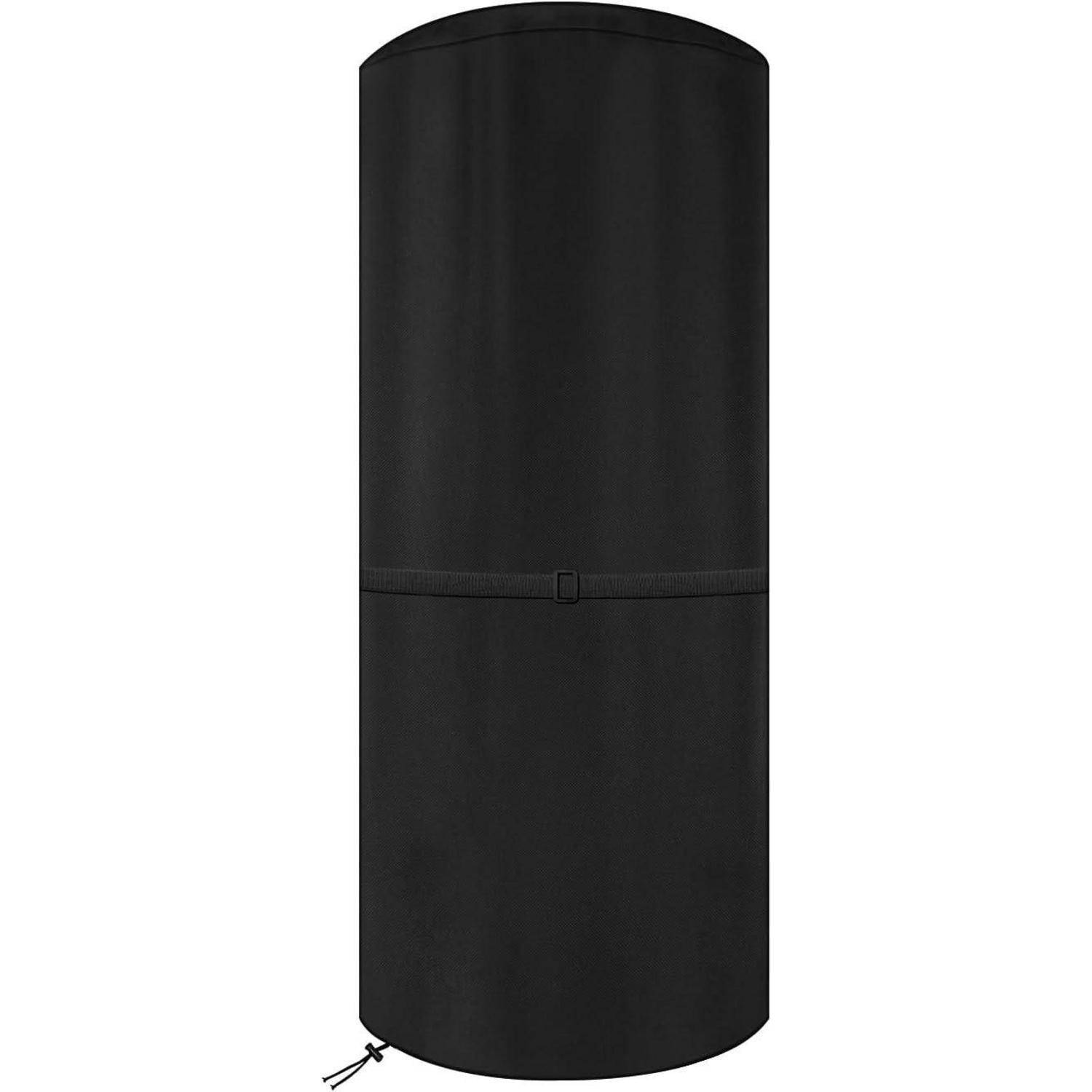 Eine hohe, zylindrische schwarze Abdeckung mit einem Riemen, wahrscheinlich zum Schutz von Outdoor-Möbeln oder Ausrüstung verwendet.