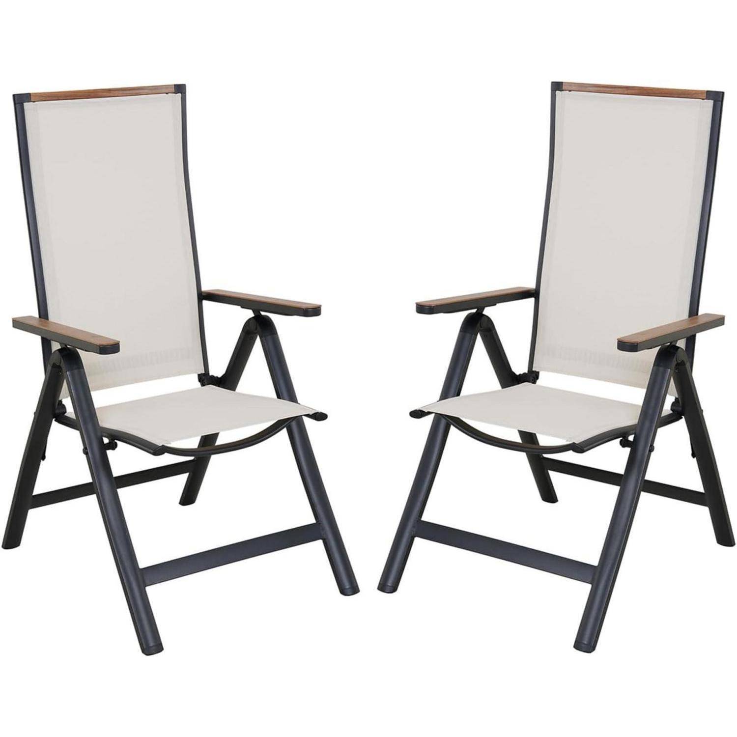 Zwei moderne Outdoor-Klappstühle mit Metallrahmen und beigen Stoffsitzen, nebeneinander auf weißem Hintergrund positioniert.