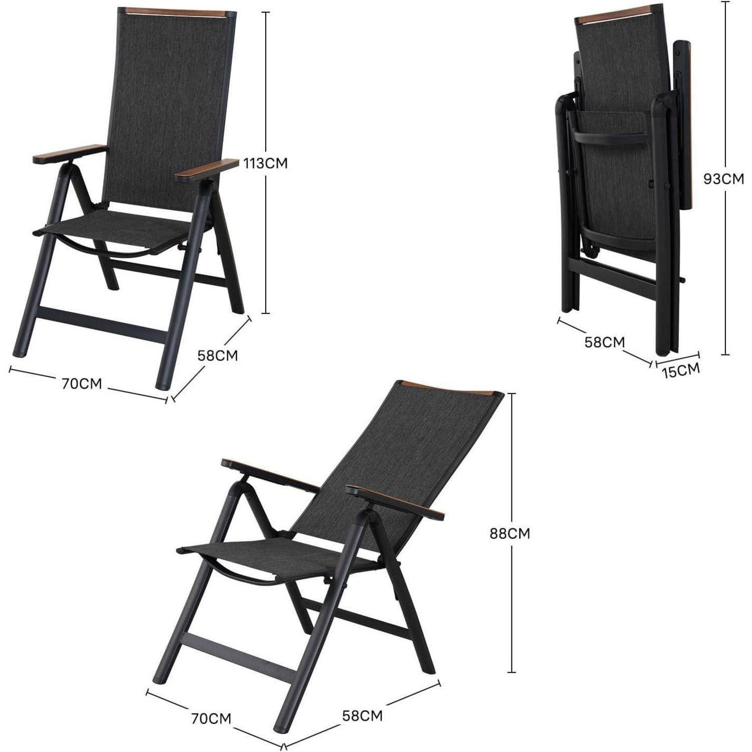 Drei schwarze Klappstühle, teilweise zurückgelehnt, mit Maßen: 113 cm hoch x 58 cm breit x 70 cm tief, 88 cm hoch und 93 cm hoch zusammengeklappt.