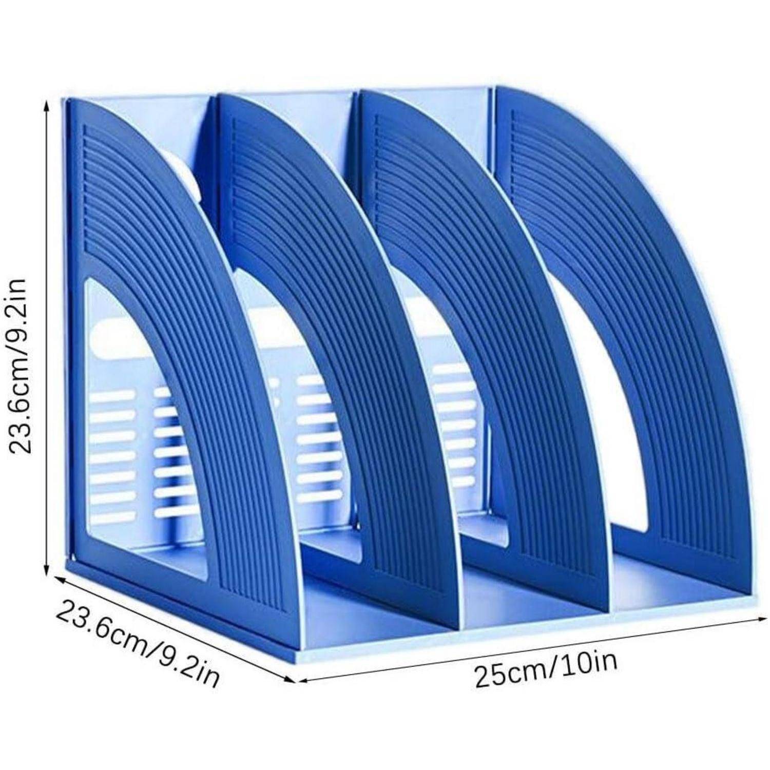 Ein blauer Aktenorganisator mit drei Fächern, dessen Abmessungen mit 23,6 cm (9,2 Zoll) Höhe, 25 cm (10 Zoll) Breite und 23,6 cm (9,2 Zoll) Tiefe gekennzeichnet sind.
