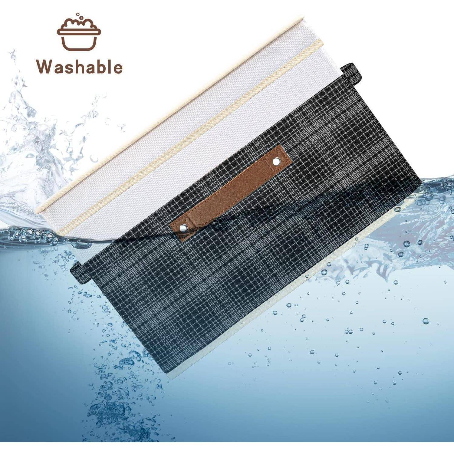 Wiederverwendbare und waschbare schwarze Stofftasche, die mit Wasser bespritzt wird und damit ihre Wasserbeständigkeit demonstriert.