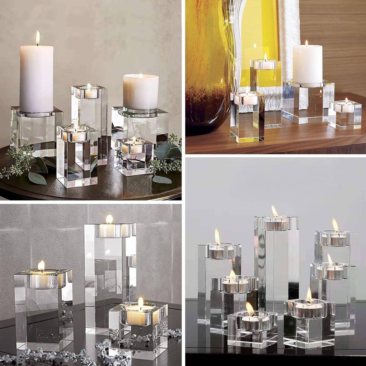 Eine Collage von vier Bildern, die verschiedene Anordnungen von Kerzen auf transparenten Glashalterungen zeigt. Jede Anordnung präsentiert angezündete Kerzen in eleganten Arrangements.