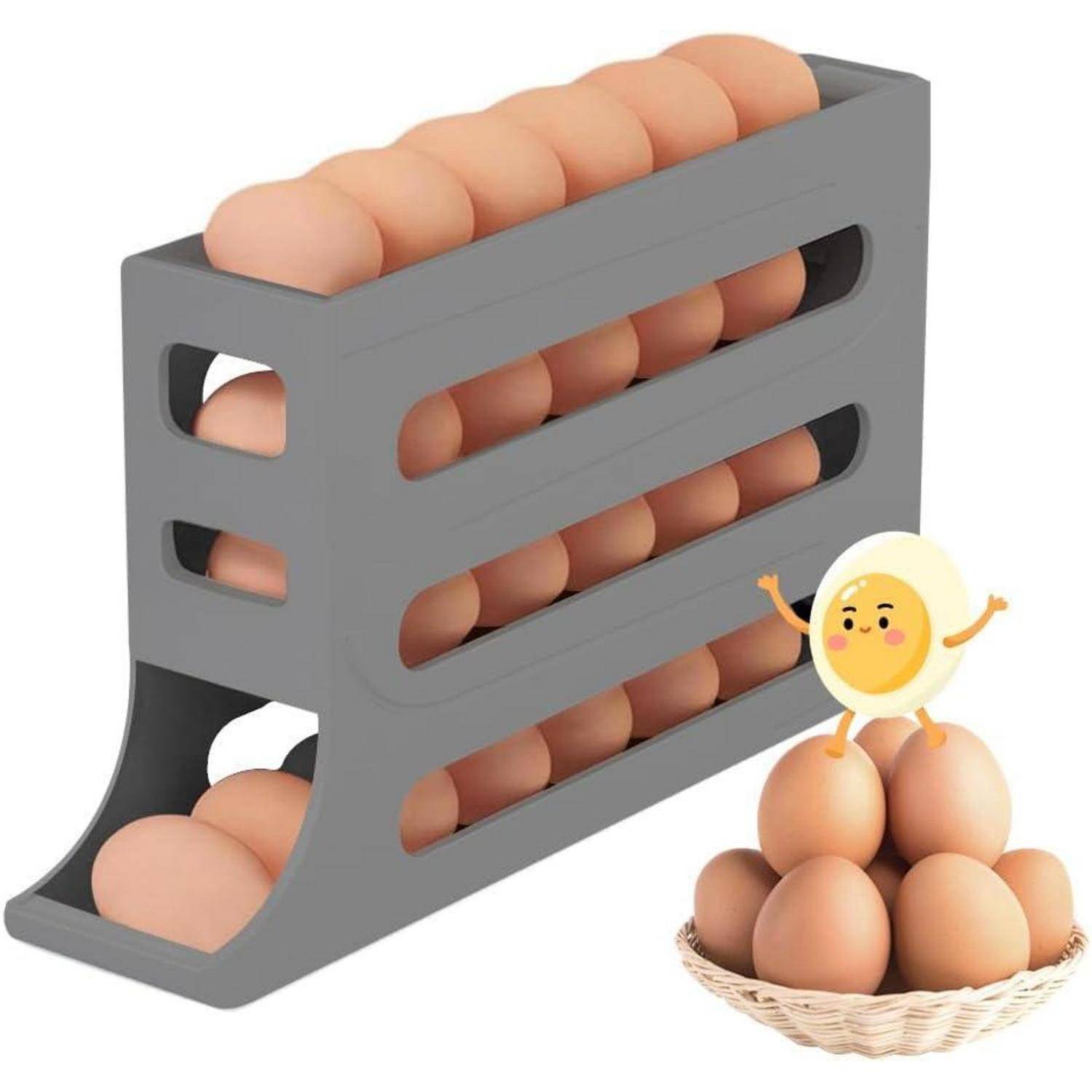 Eierhalter mit drei Etagen, auf denen braune Eier liegen. Eine Cartoon-Eierfigur sitzt lächelnd mit erhobenen Armen auf einem Korb voller Eier.