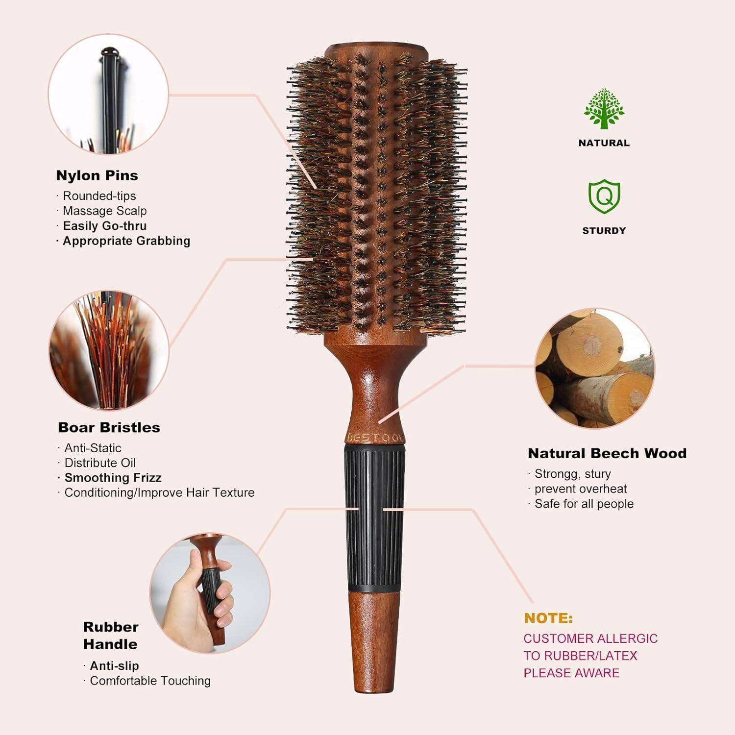 Ein runder Haarburste mit Holzgriff. Zu den Merkmalen gehören Nylonborsten, Wildschweinborsten, Gummigriff, naturbelassenes Buchenholz. Hinweis: Bei Allergie gegen Gummi/Latex nicht verwenden.