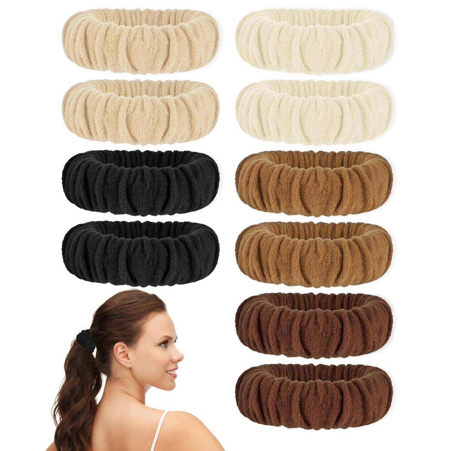 Eine Frau mit Pferdeschwanz verwendet einen schwarzen Haarknotenring. Abgebildet sind neun Haarknotenringe in verschiedenen Farben: beige, elfenbein, braun, schwarz und hellbraun.