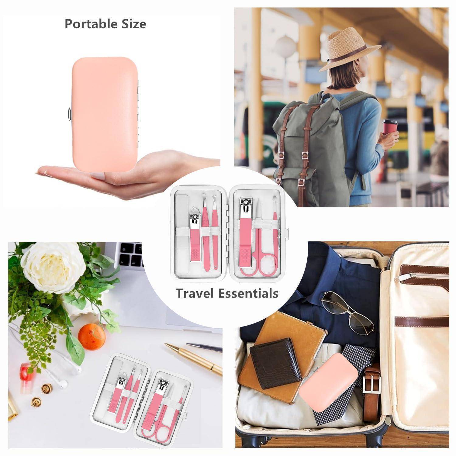 Reiseutensilien'-Set mit Handgröße, enthält rosa Pflegeutensilien. Zeigt Reisenden am Bahnhof, gepackten Koffer und Utensilien auf dem Tisch.
