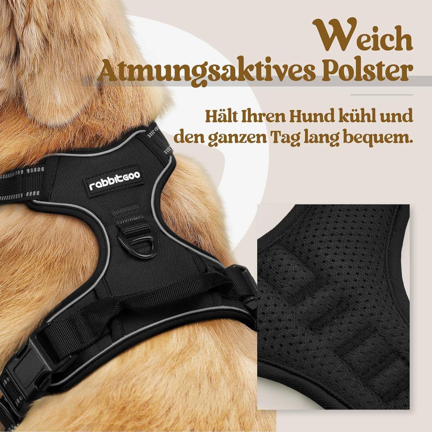 Ein Hund trägt ein schwarzes Geschirr mit der Aufschrift 'rabbitgoo'. Der Text lautet: 'Weich atmungsaktives Polster hält Ihren Hund kühl und den ganzen Tag lang bequem.