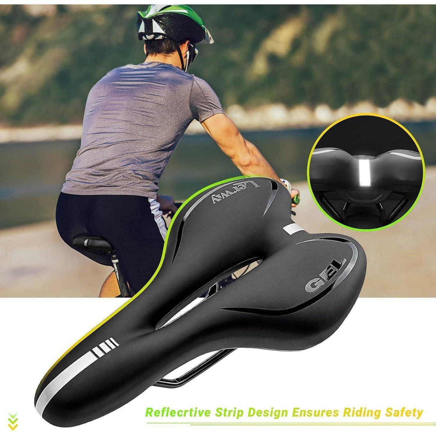 Radfahrer mit Helm fährt Fahrrad; Nahaufnahme eines GEL-Fahrradsattels mit reflektierendem Streifen für mehr Sicherheit.