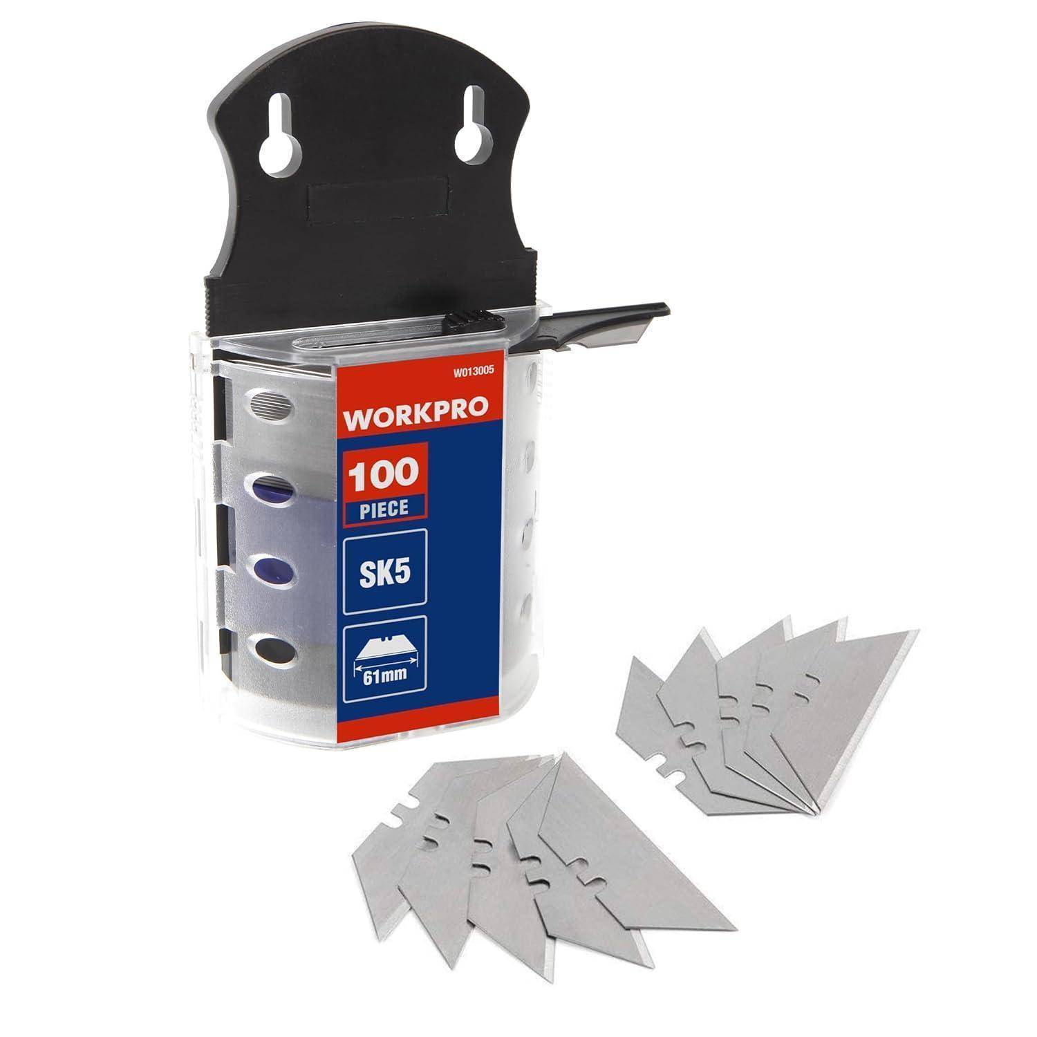 WORKPRO 100-teilige SK5 Utility-Messer-Klingen in einem Kunststoff-Spender, dargestellt mit mehreren Klingen, die außerhalb des Spenders ausgelegt sind.