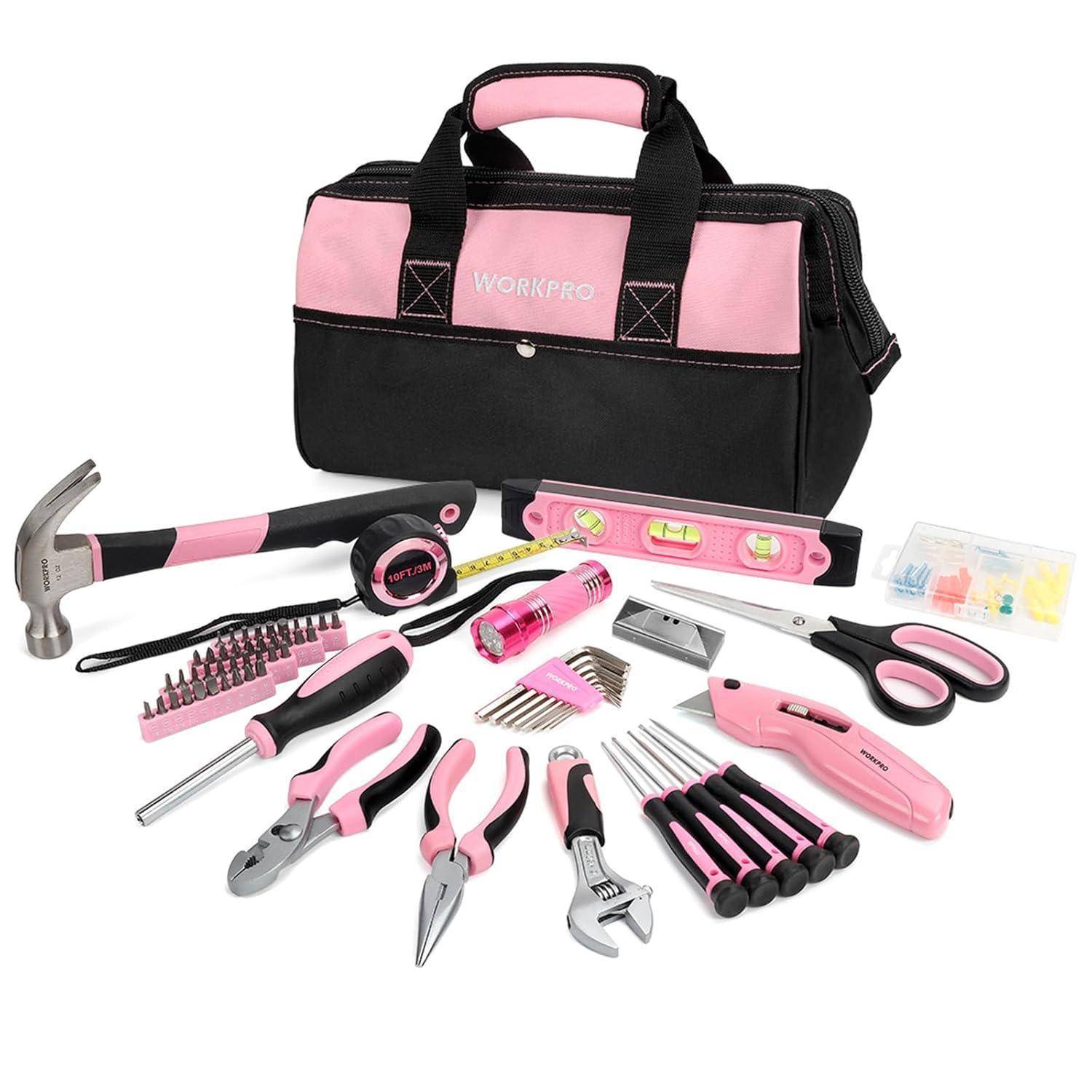 Ein rosa-schwarzes Werkzeugset mit verschiedenen Werkzeugen, einschließlich eines Hammers, Schraubendreher, Zangen, eines Maßbands und eines Universalmessers.