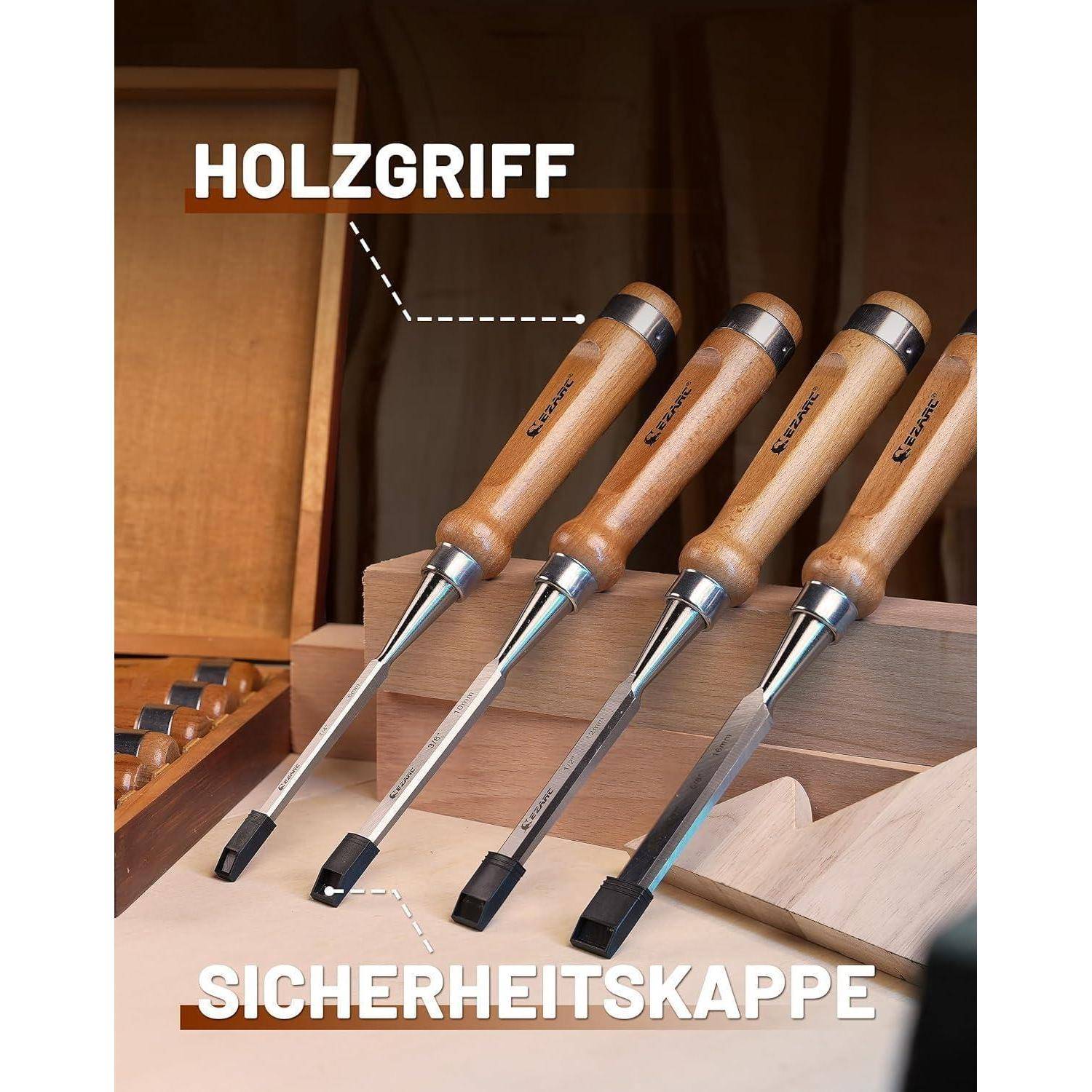 Vier Meißel mit Holzgriffen und Sicherheitskappen, die in einer Holzkiste präsentiert werden, beschriftet mit 'HOLZGRIFF' und 'SICHERHEITSKAPPE'.
