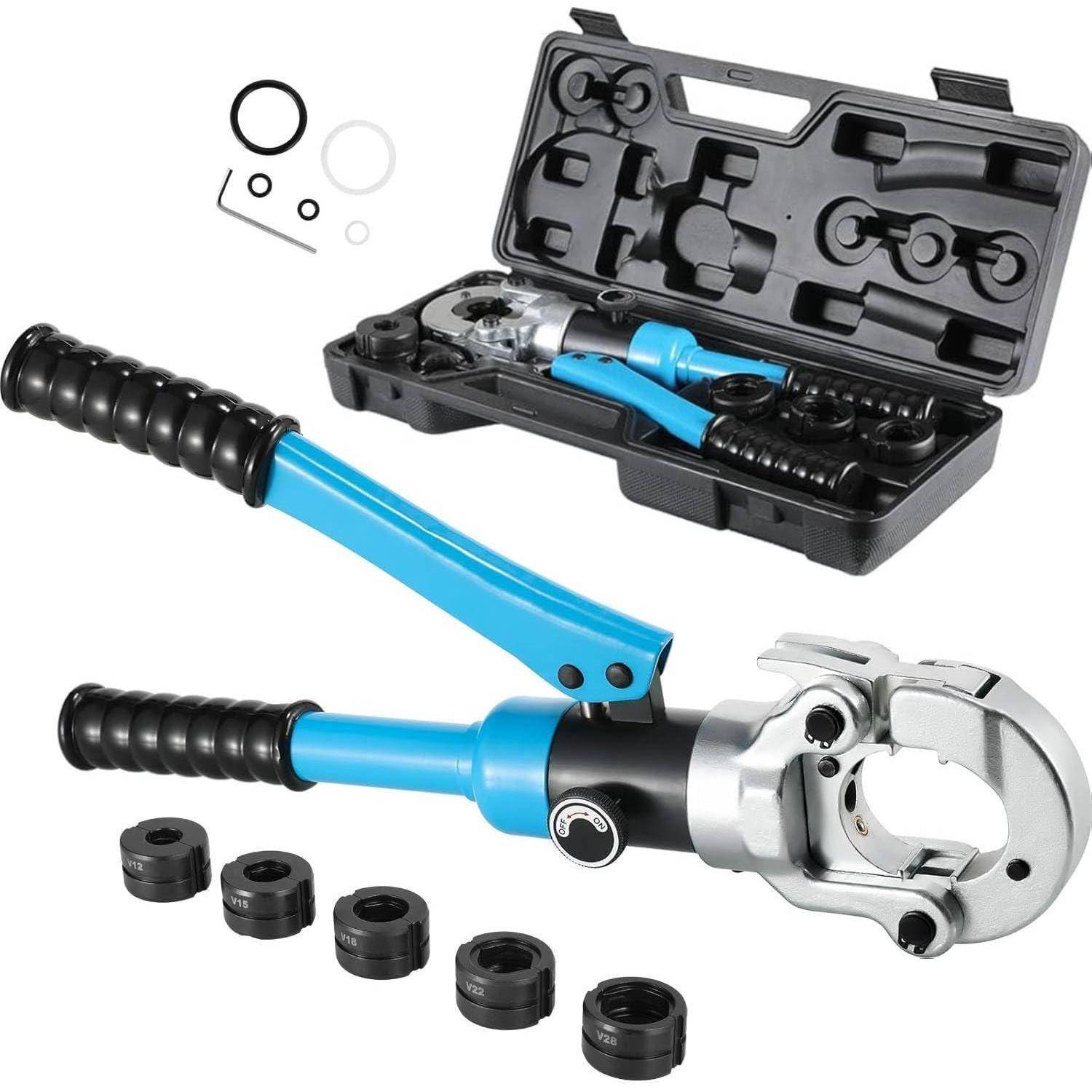 Hydraulische Crimpzange mit blauen und schwarzen Griffen, verschiedenen Einsätzen und einem Transportkoffer. Entwickelt für elektrische Arbeiten.