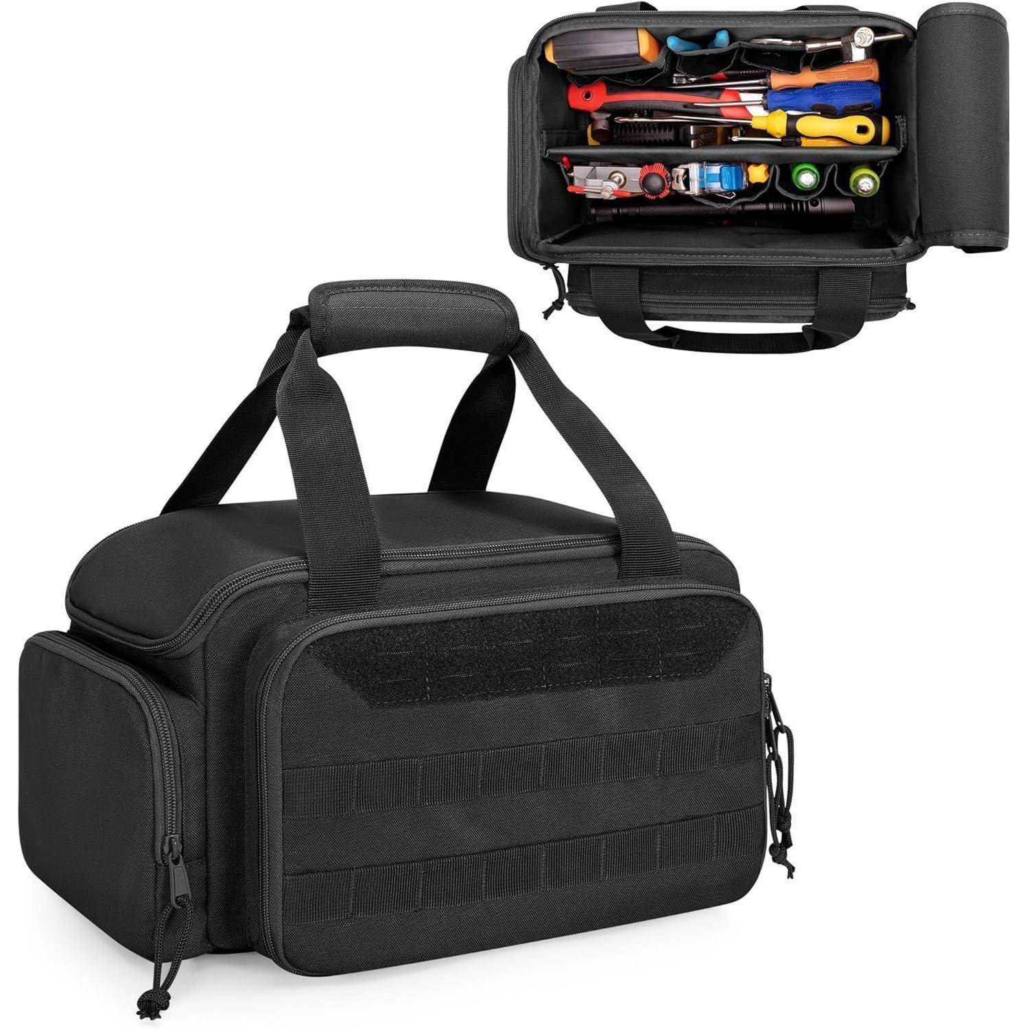 Eine schwarze Werkzeugtasche mit zwei Griffen, geschlossen und mit sauber sortierten Werkzeugen im Inneren, darunter Schraubendreher, Zangen und Schraubenschlüssel.