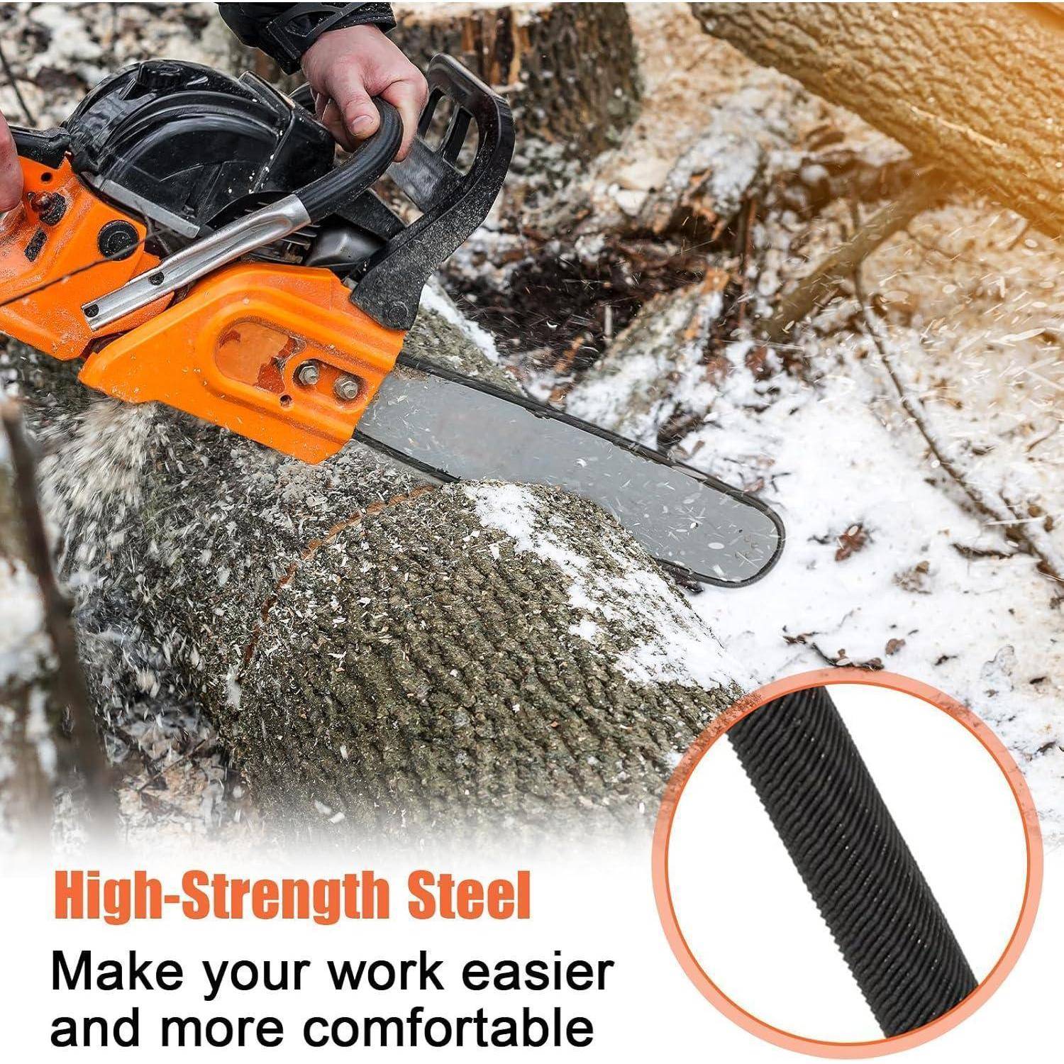 Eine Person, die mit einer orangefarbenen Motorsäge einen Baumstamm auf verschneitem Boden durchtrennt und die 