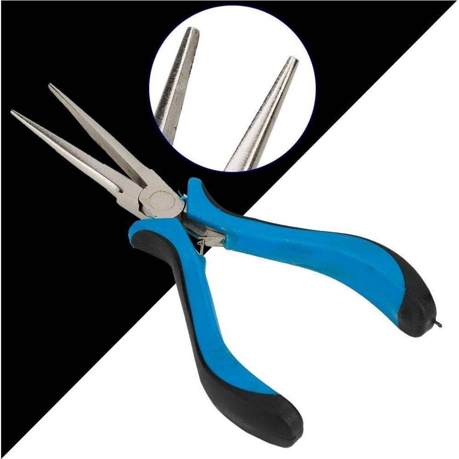 Blaue Nadelzange mit Grifföffnung und einem Kreisausschnitt, der eine Nahaufnahme der Zangenspitzen zeigt.