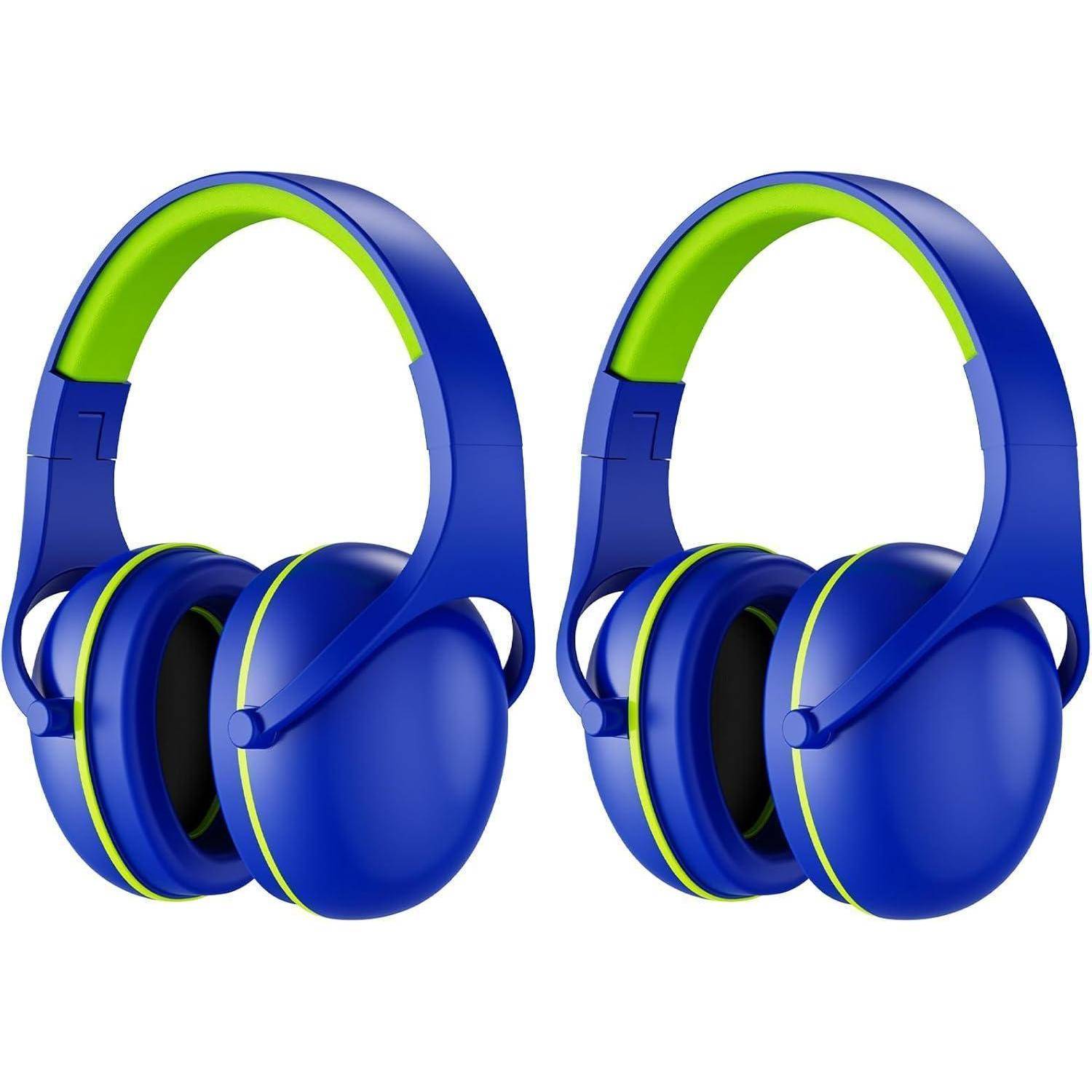 Zwei Paare blauer Kopfhörer mit grünen Akzenten, für Over-Ear-Nutzung konzipiert, werden nebeneinander von vorne gezeigt.