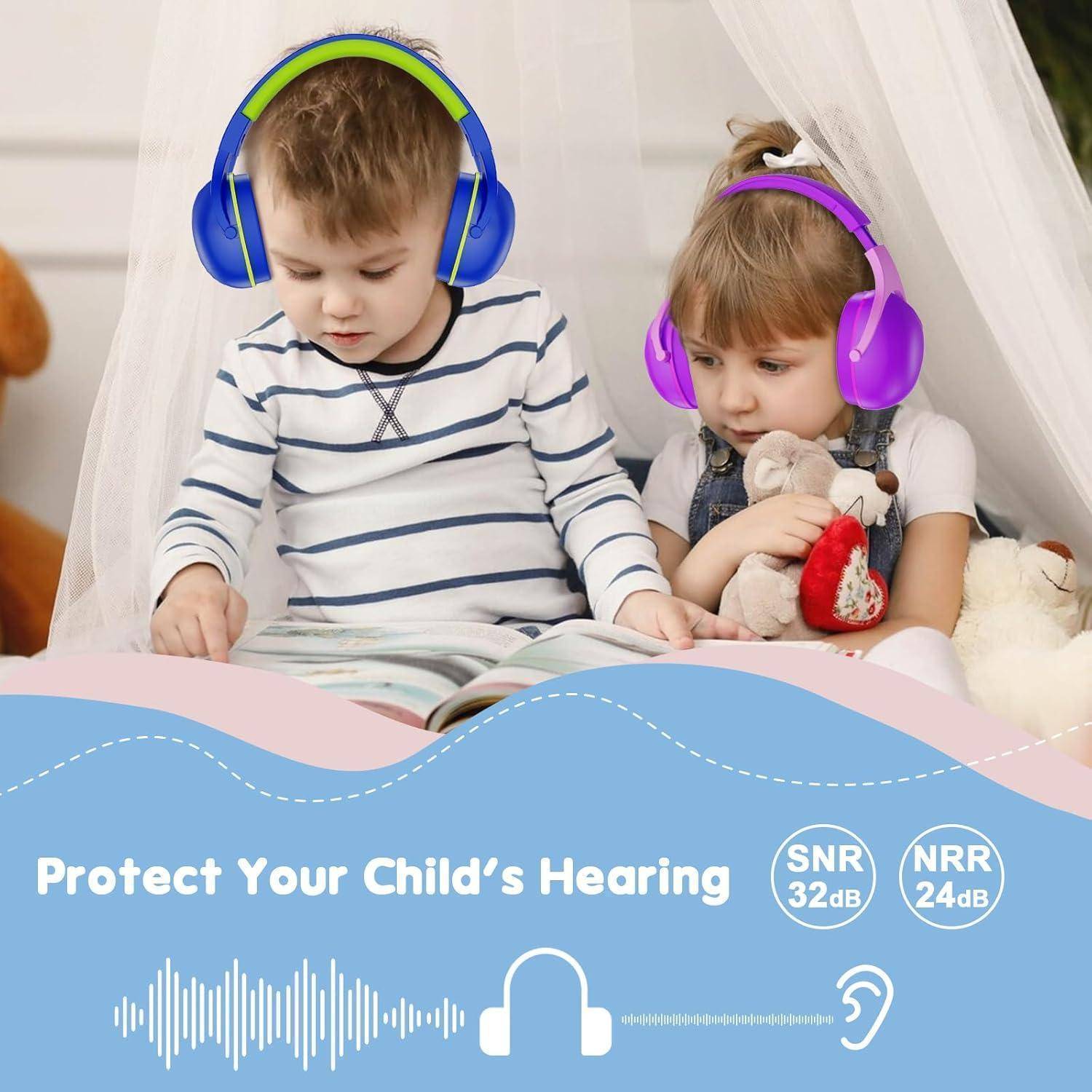 Zwei junge Kinder mit bunten Kopfhörern sitzen unter einem Zelt. Text lautet: 