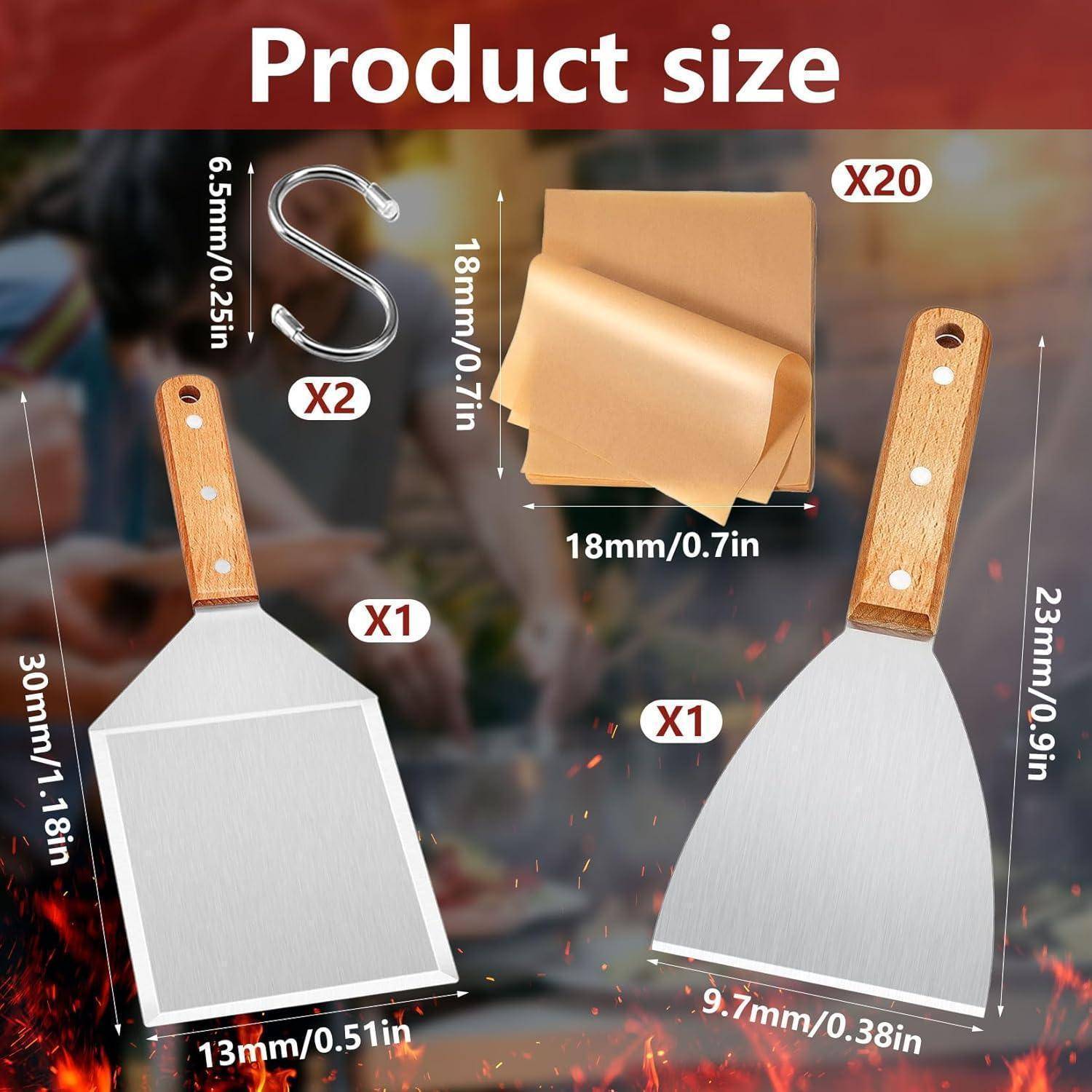 Produktgröße: Bild zeigt Grillwerkzeuge: zwei Pfannenwender mit Holzgriffen (einer breit, einer schmal), einen S-Haken und Backpapierbögen.