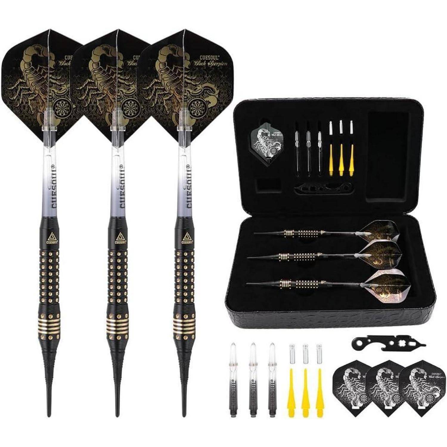 Dart-Set mit drei Steeldarts mit schwarzem und goldenem Design, zusätzlichen Flights, Schäften und einer Tasche mit Aufbewahrungsfächern.