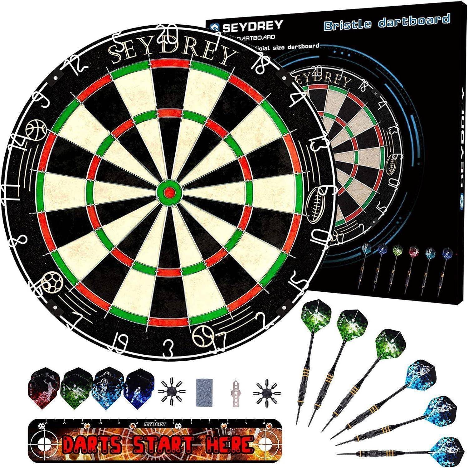 Dartboard-Set mit Borstensielbrett, sechs Dartpfeilen mit bunten Flügeln, Darthalter und Verpackung. Das Brett verfügt über eine Standard-Punktezählung.