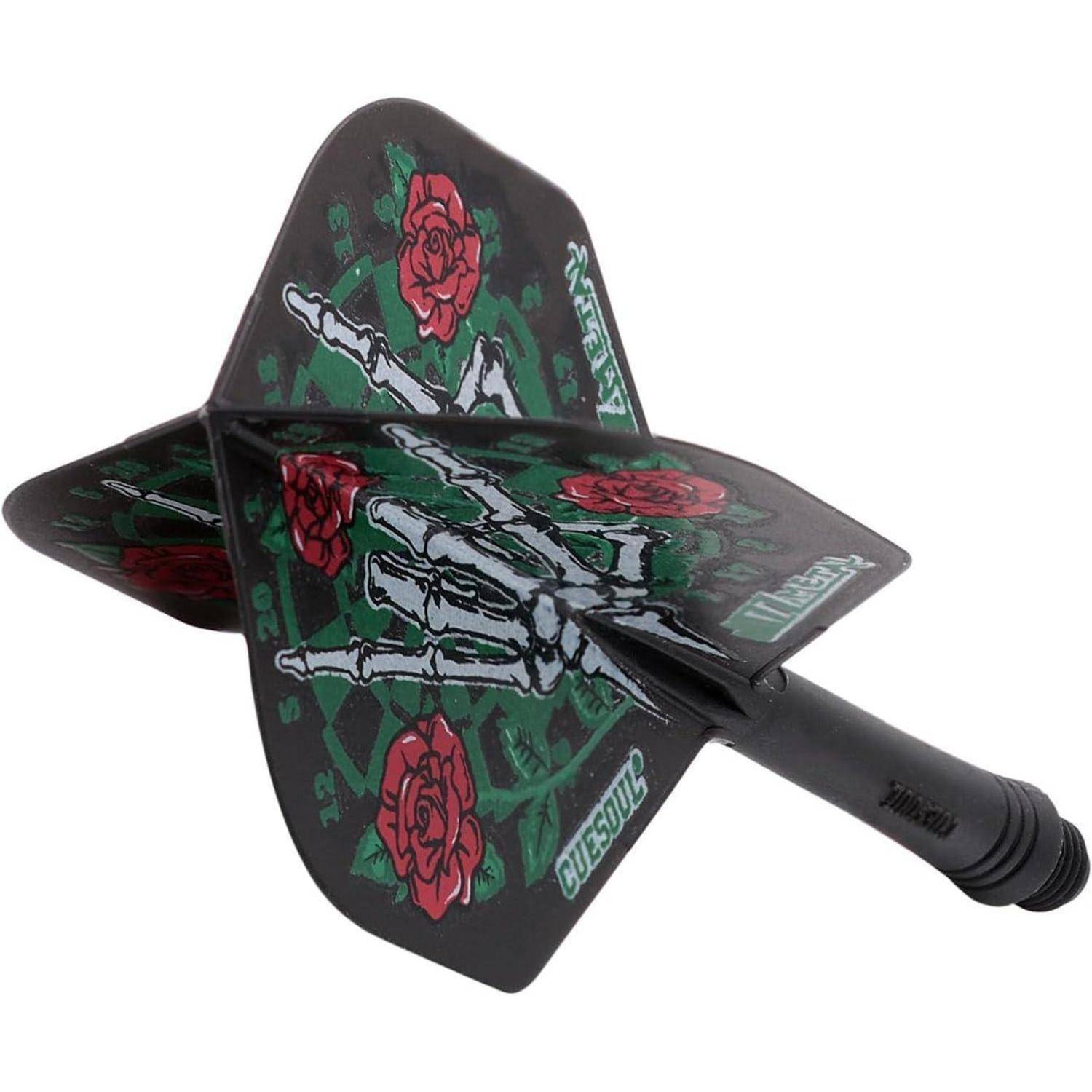 Ein Dartpfeil mit einem Design von Skeletthandknochen, die Rosen vor einem karierten Hintergrund halten, mit den Worten 'Trickshot' und 'Outsider'.