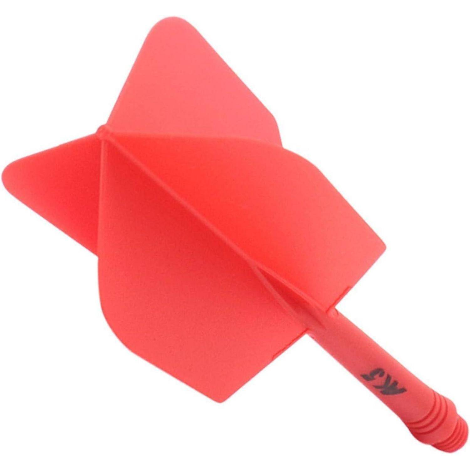 Ein roter Wurfpfeil mit vier Flossen und einer Gewichtsspitze, der für Spiele verwendet wird, bei denen eine kreisförmige Zielscheibe anvisiert wird.